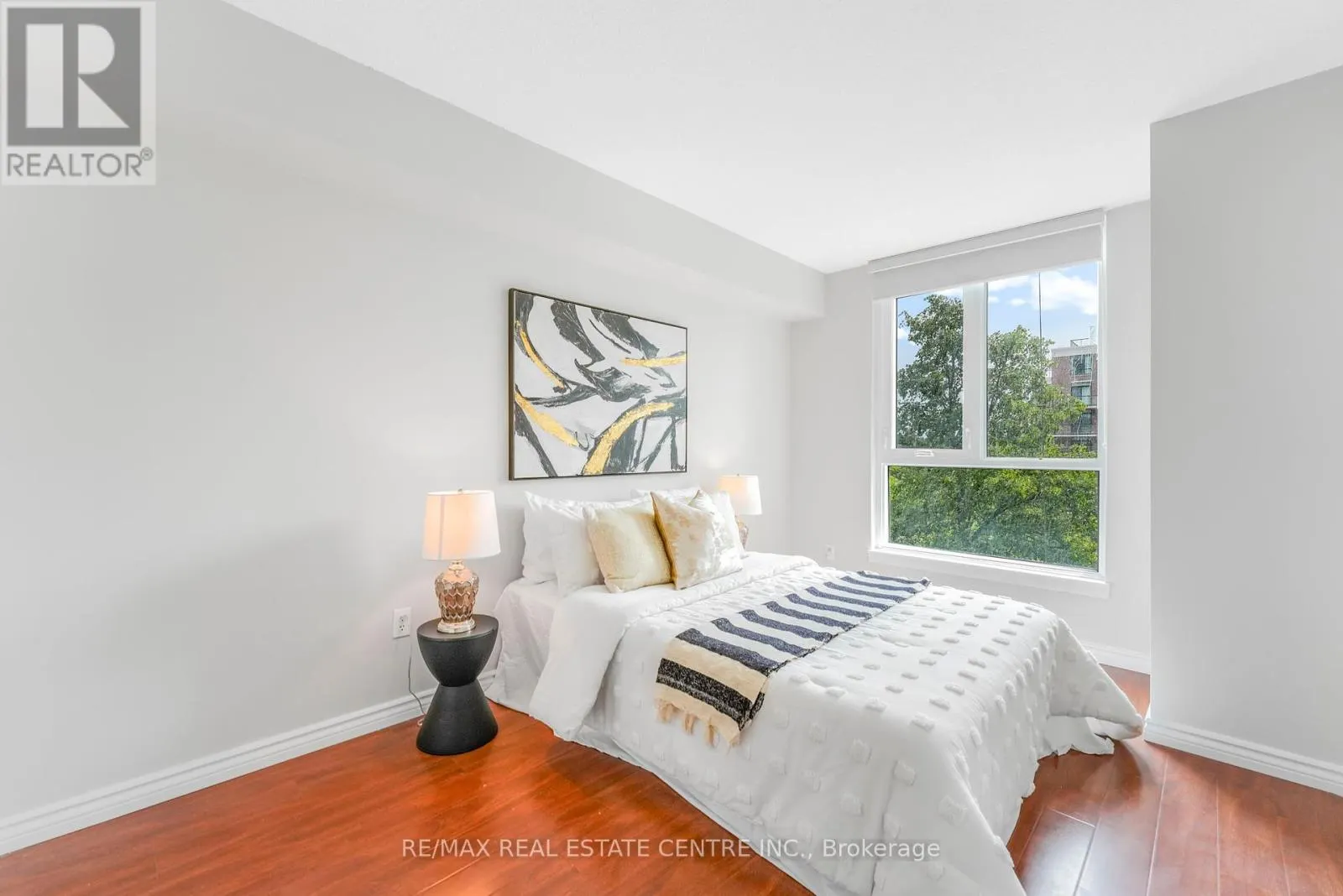 407 - 3233 EGLINTON AVENUE E
