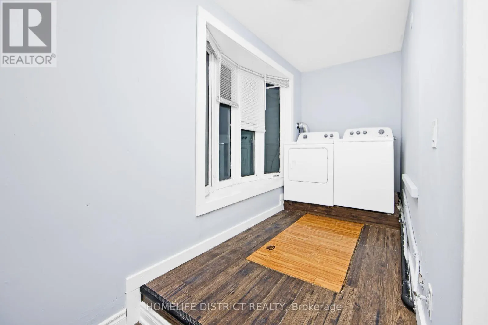 26 BROCK STREET E