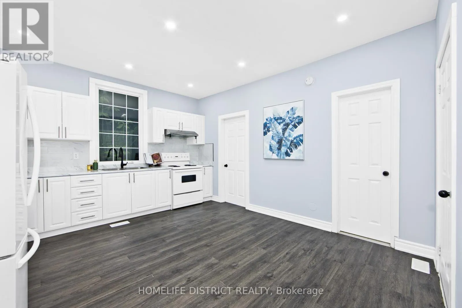26 BROCK STREET E