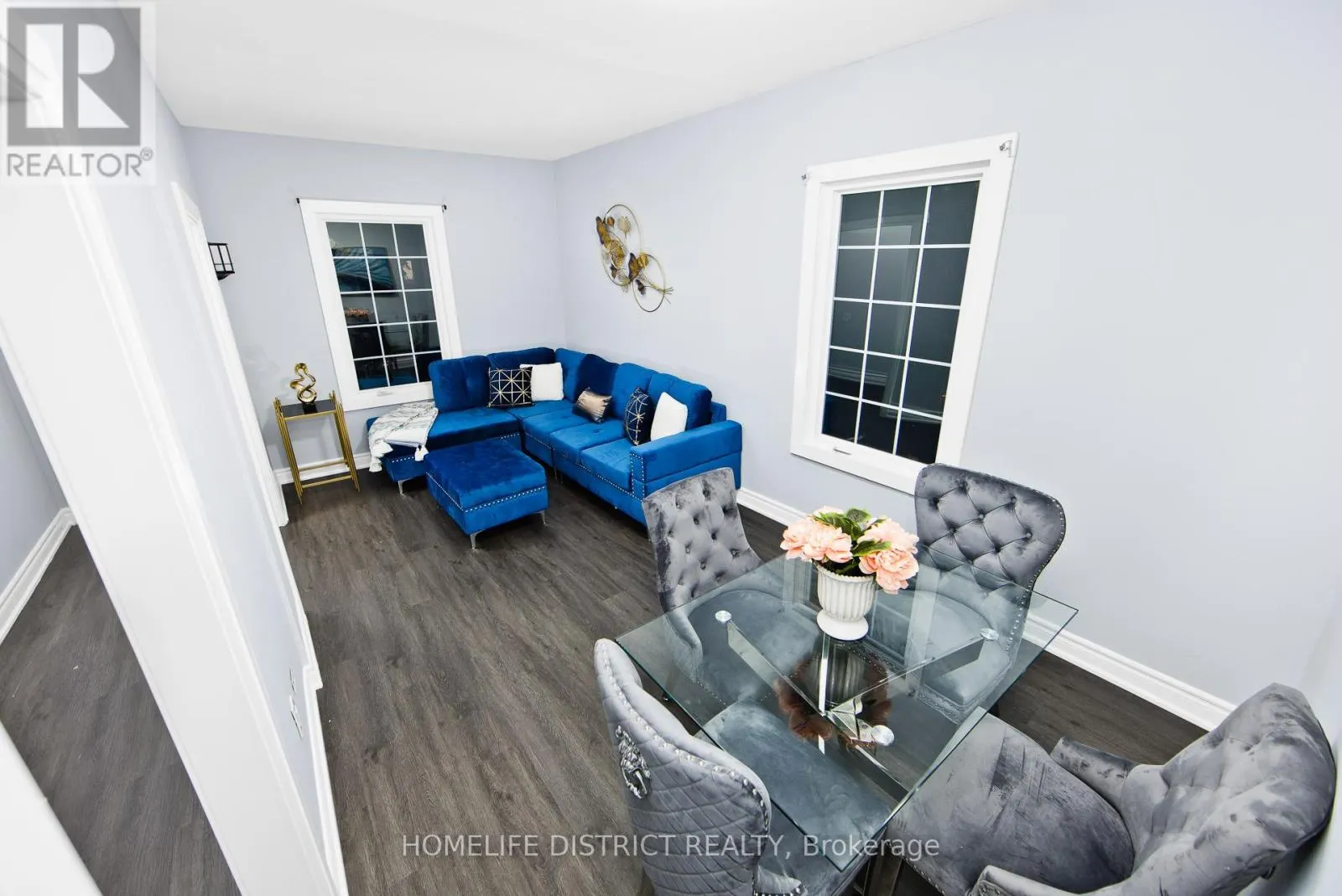 26 BROCK STREET E