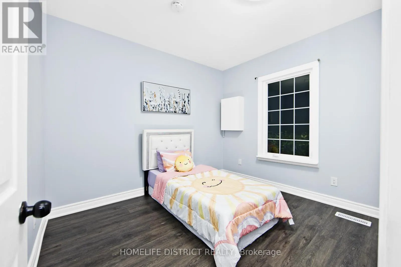 26 BROCK STREET E