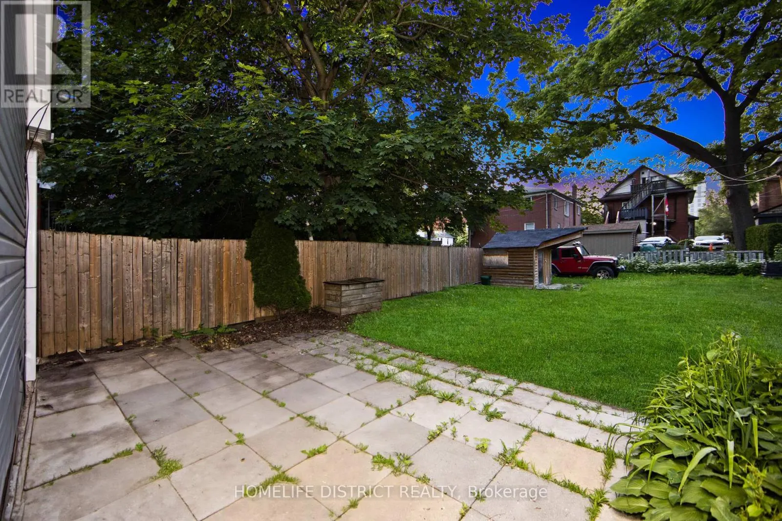 26 BROCK STREET E