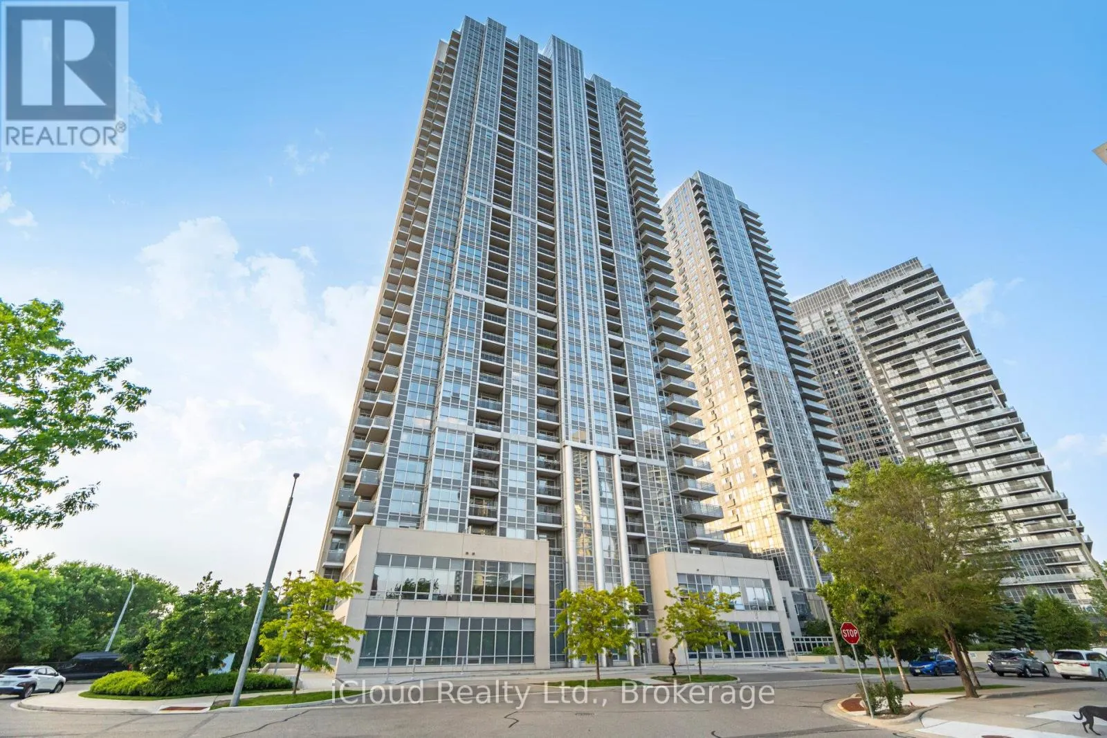1722 - 275 VILLAGE GREEN SQUARE