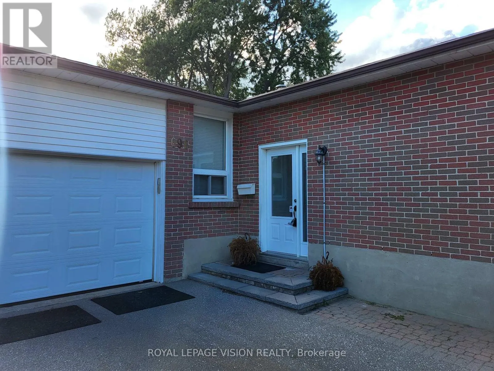 696 VICTORY DRIVE