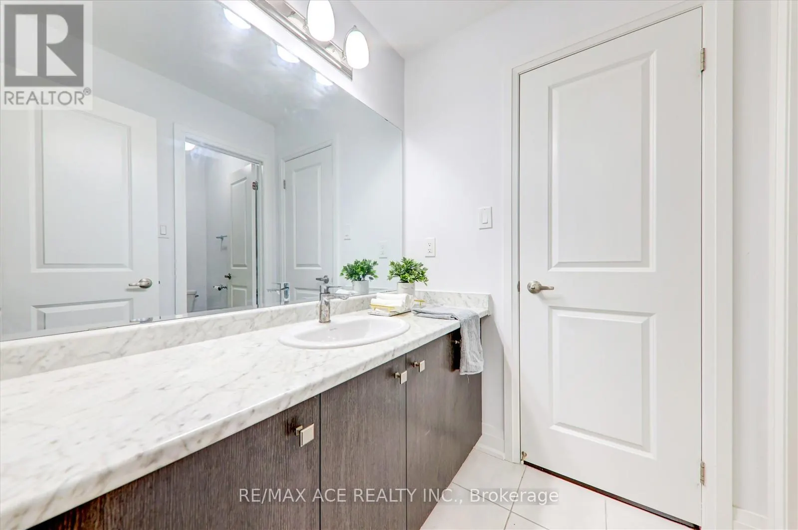 27 HASSARD-SHORT LANE
