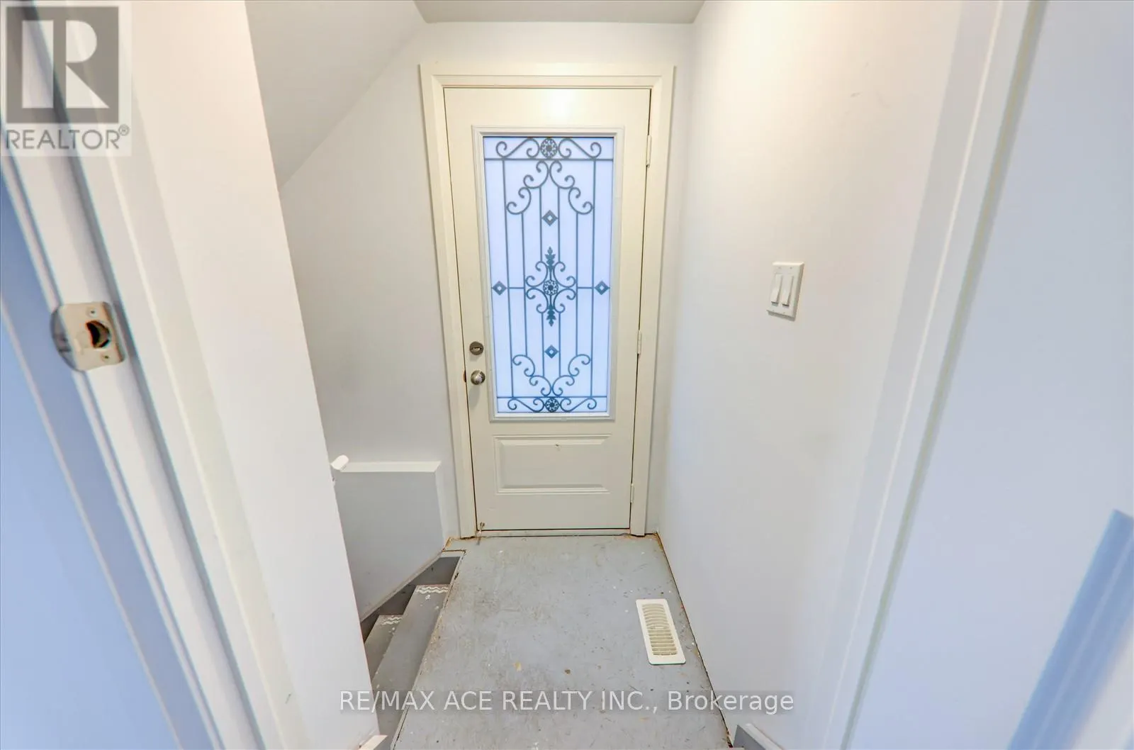 27 HASSARD-SHORT LANE