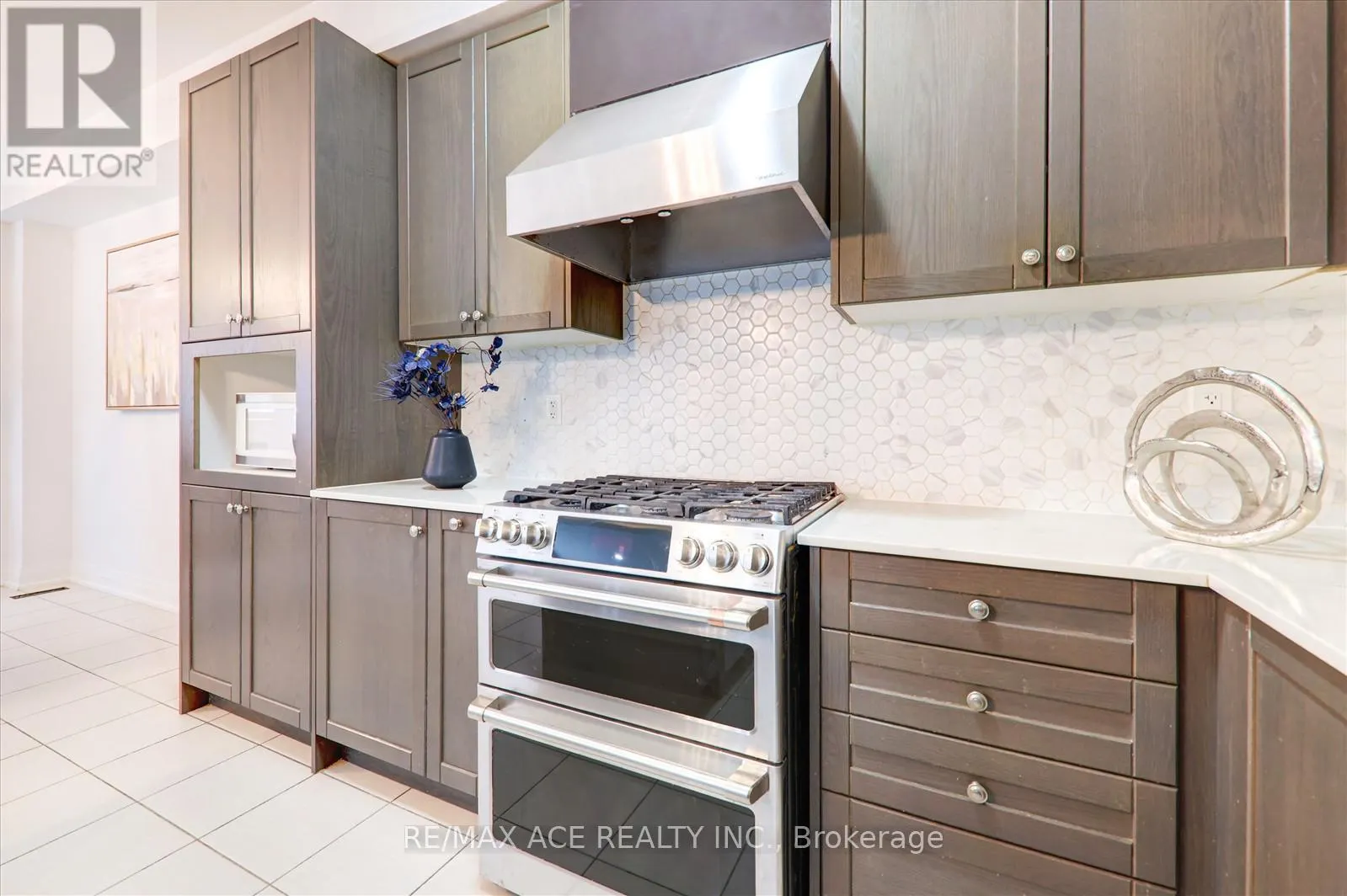 27 HASSARD-SHORT LANE