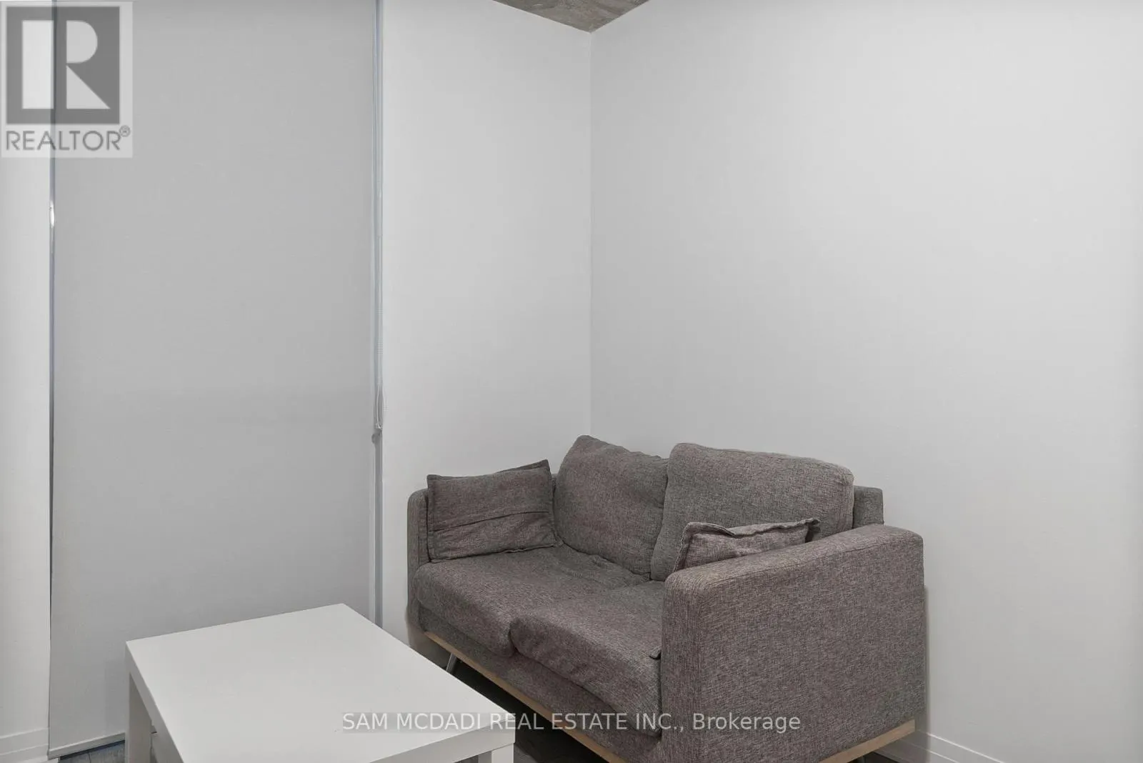 319 - 1900 SIMCOE STREET N