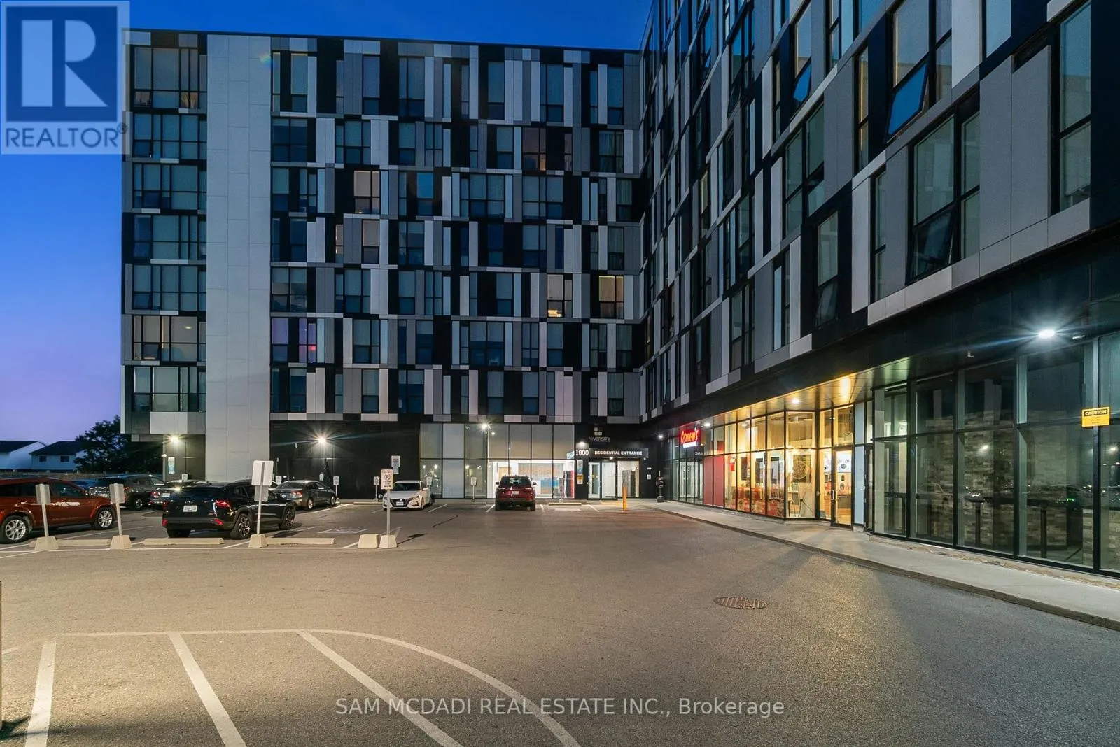 319 - 1900 SIMCOE STREET N