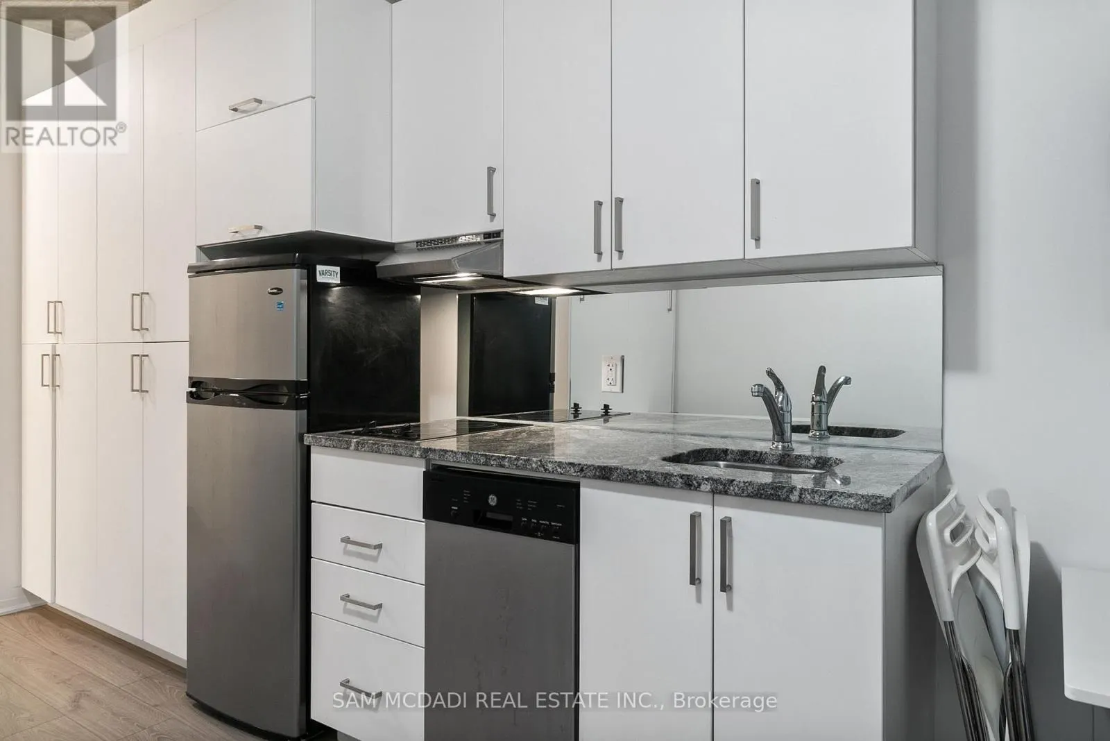 319 - 1900 SIMCOE STREET N