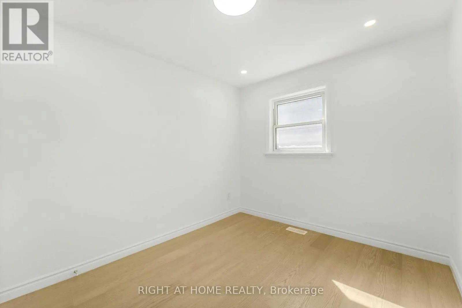 36 VANBRUGH AVENUE