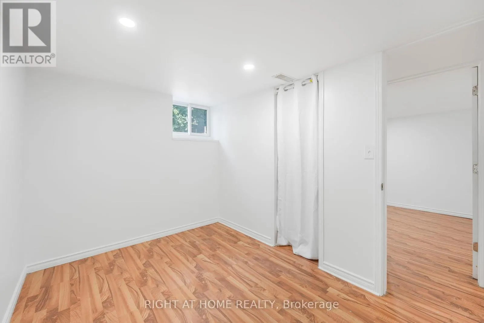 36 VANBRUGH AVENUE