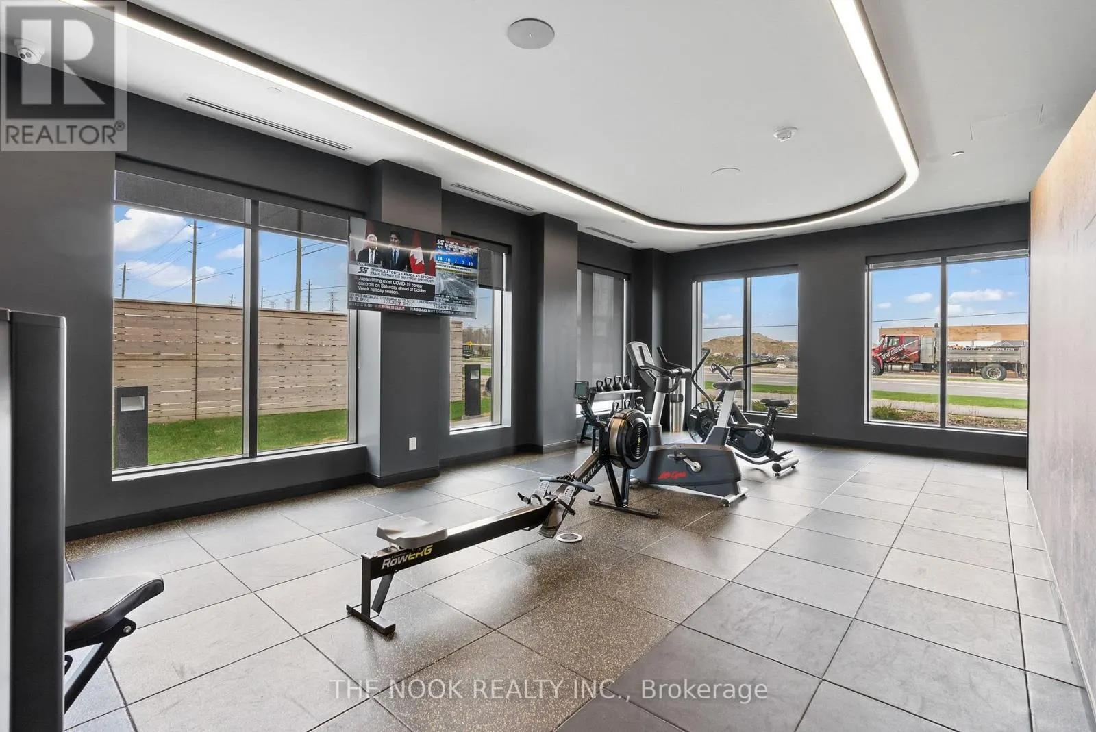 805 - 2550 SIMCOE STREET N, #805
