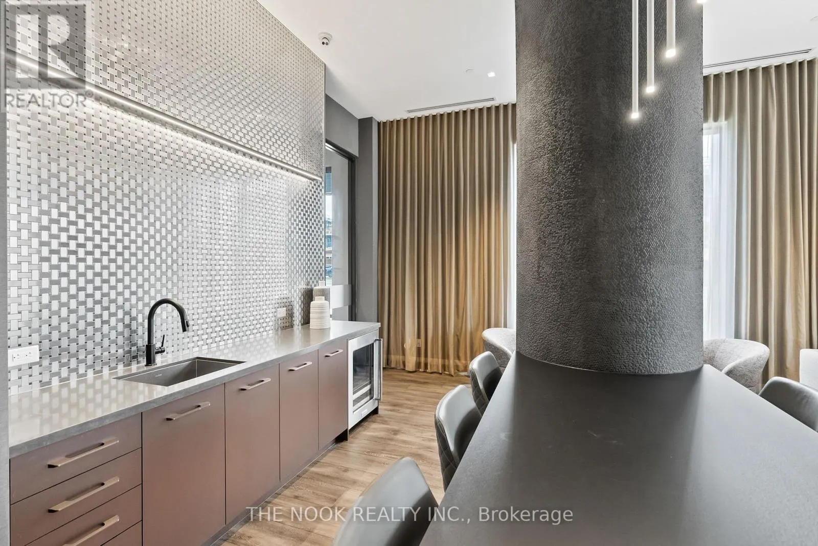 805 - 2550 SIMCOE STREET N, #805