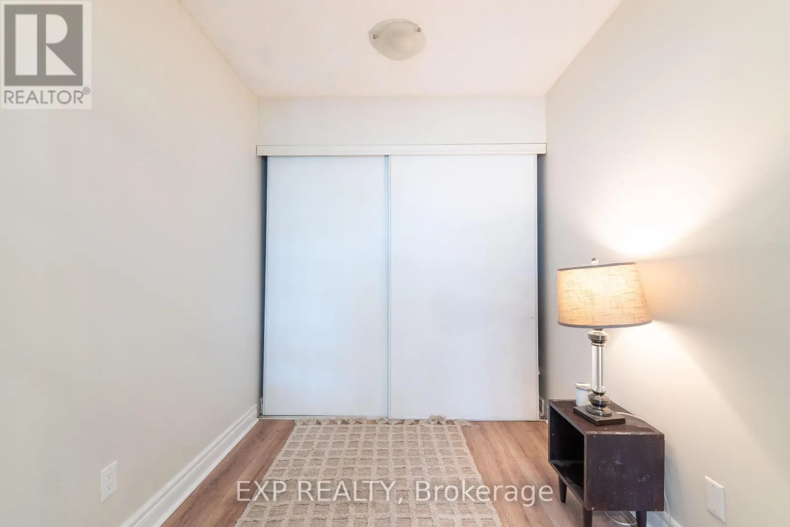 221 - 60 FAIRFAX CRESCENT N