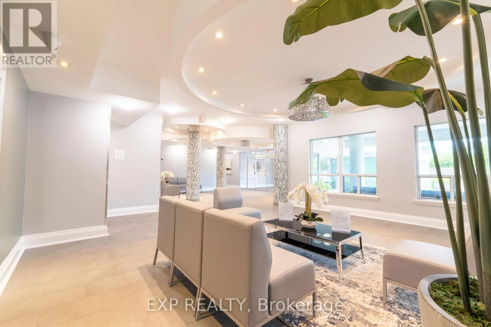 221 - 60 FAIRFAX CRESCENT N