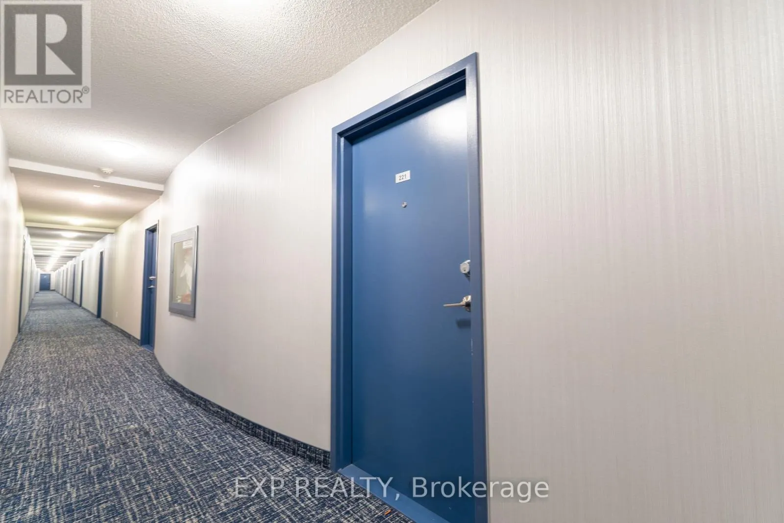 221 - 60 FAIRFAX CRESCENT N
