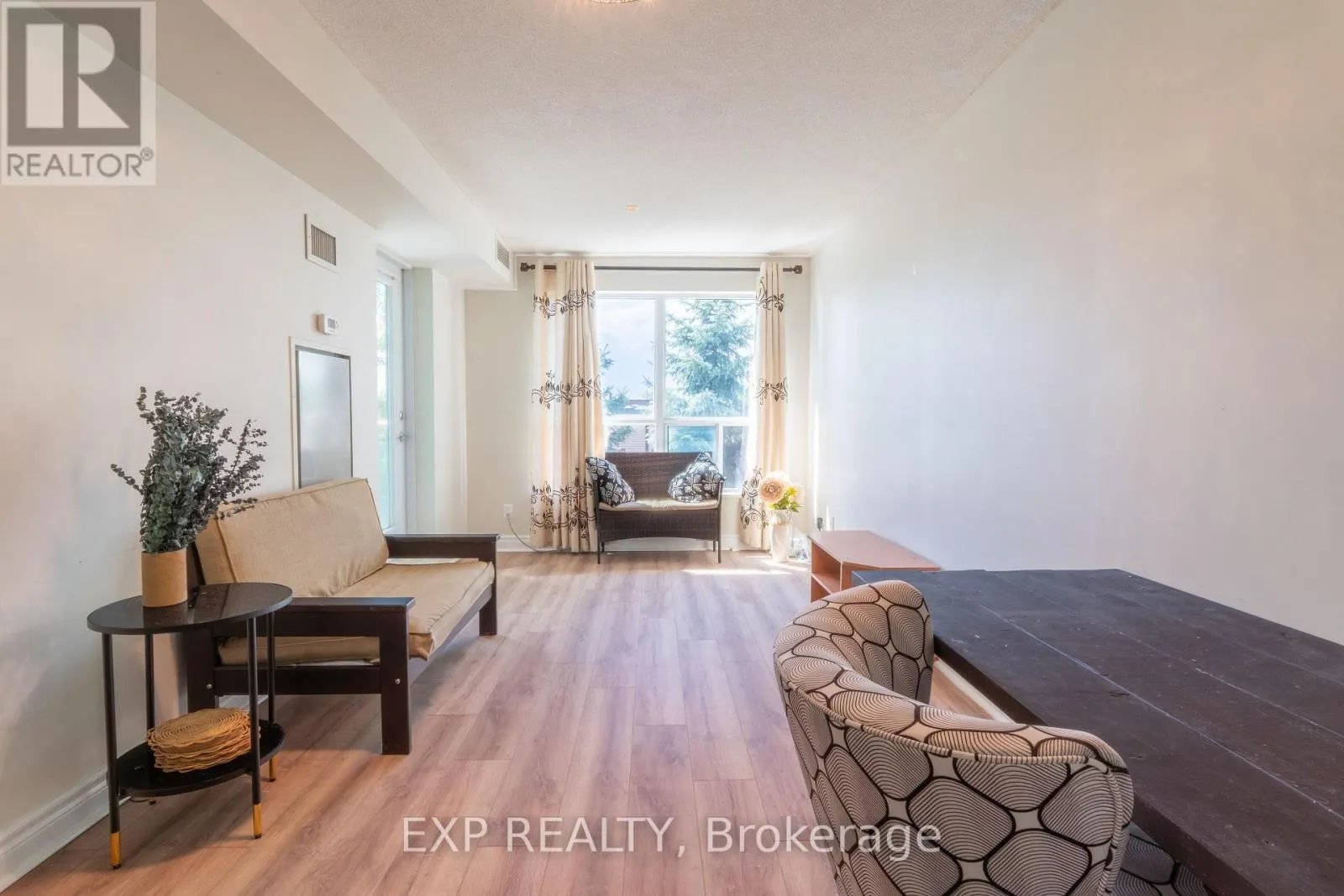 221 - 60 FAIRFAX CRESCENT N
