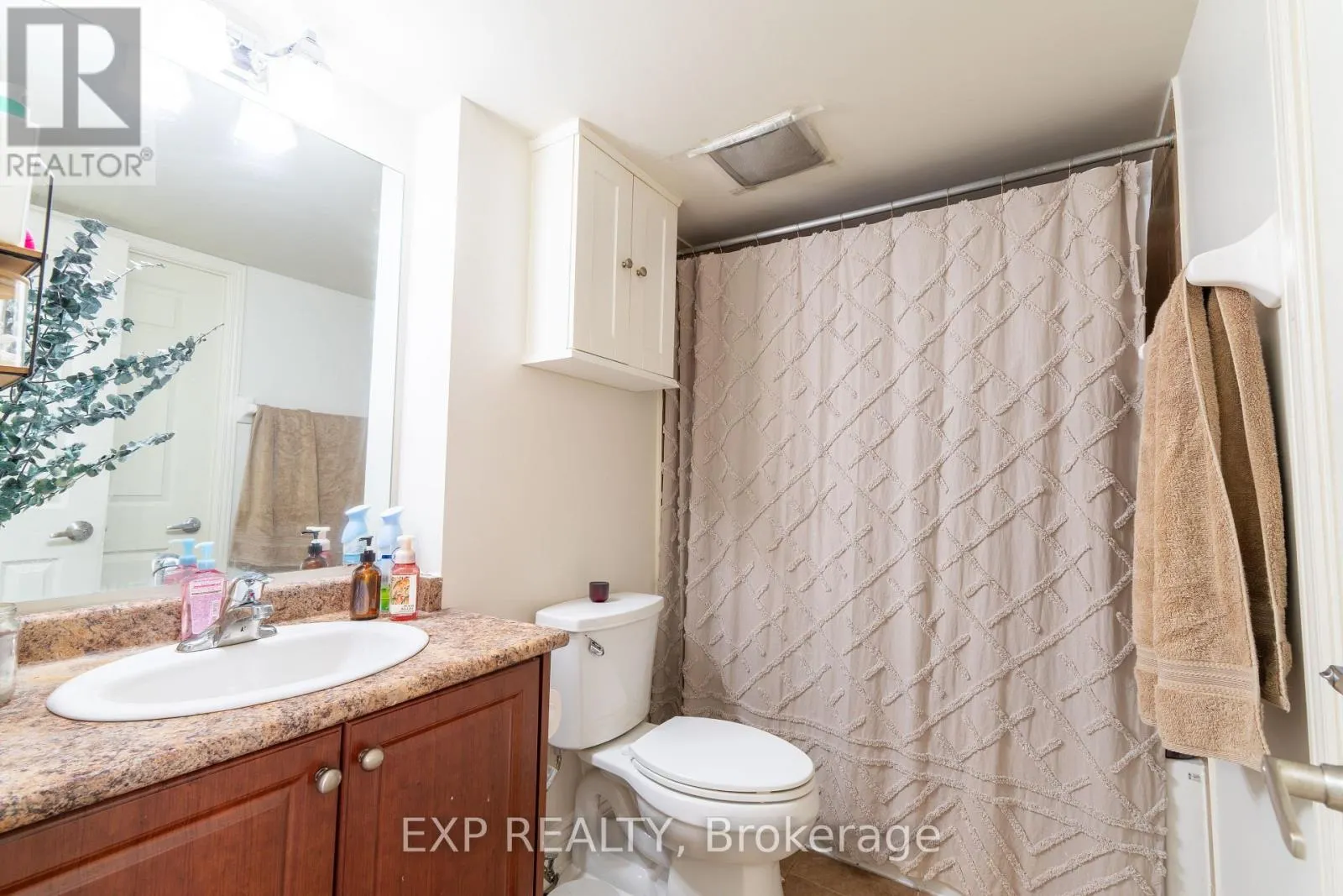 221 - 60 FAIRFAX CRESCENT N