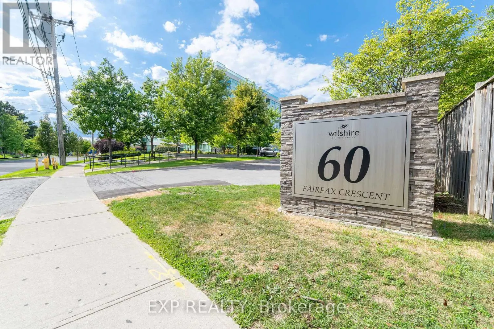 221 - 60 FAIRFAX CRESCENT N