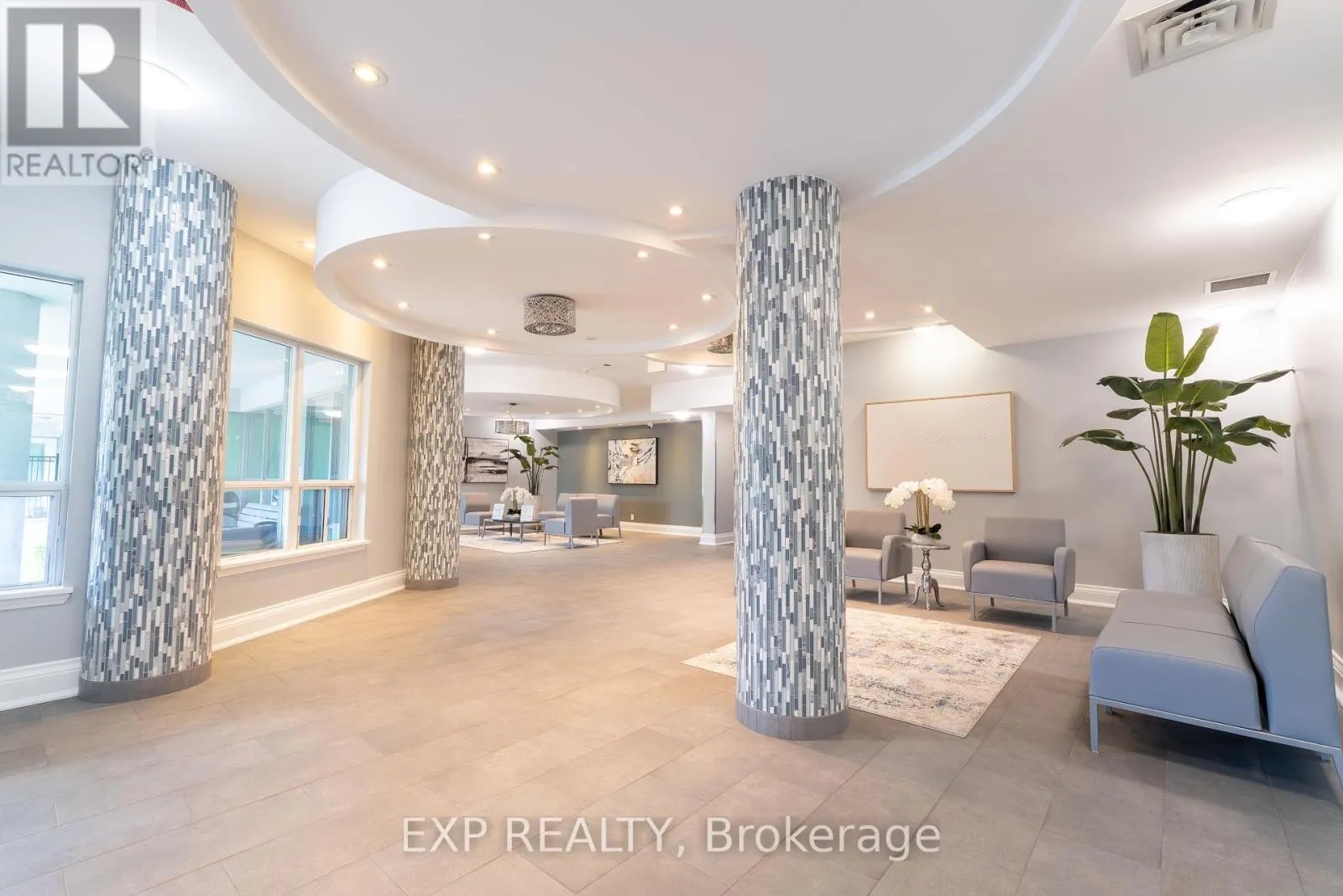 221 - 60 FAIRFAX CRESCENT N