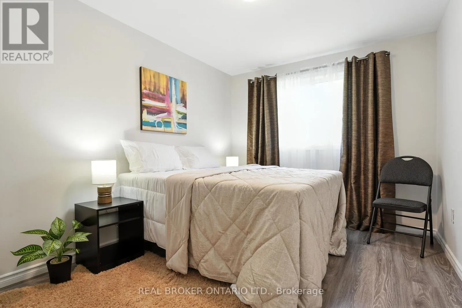 19 - 350 CAMELOT COURT
