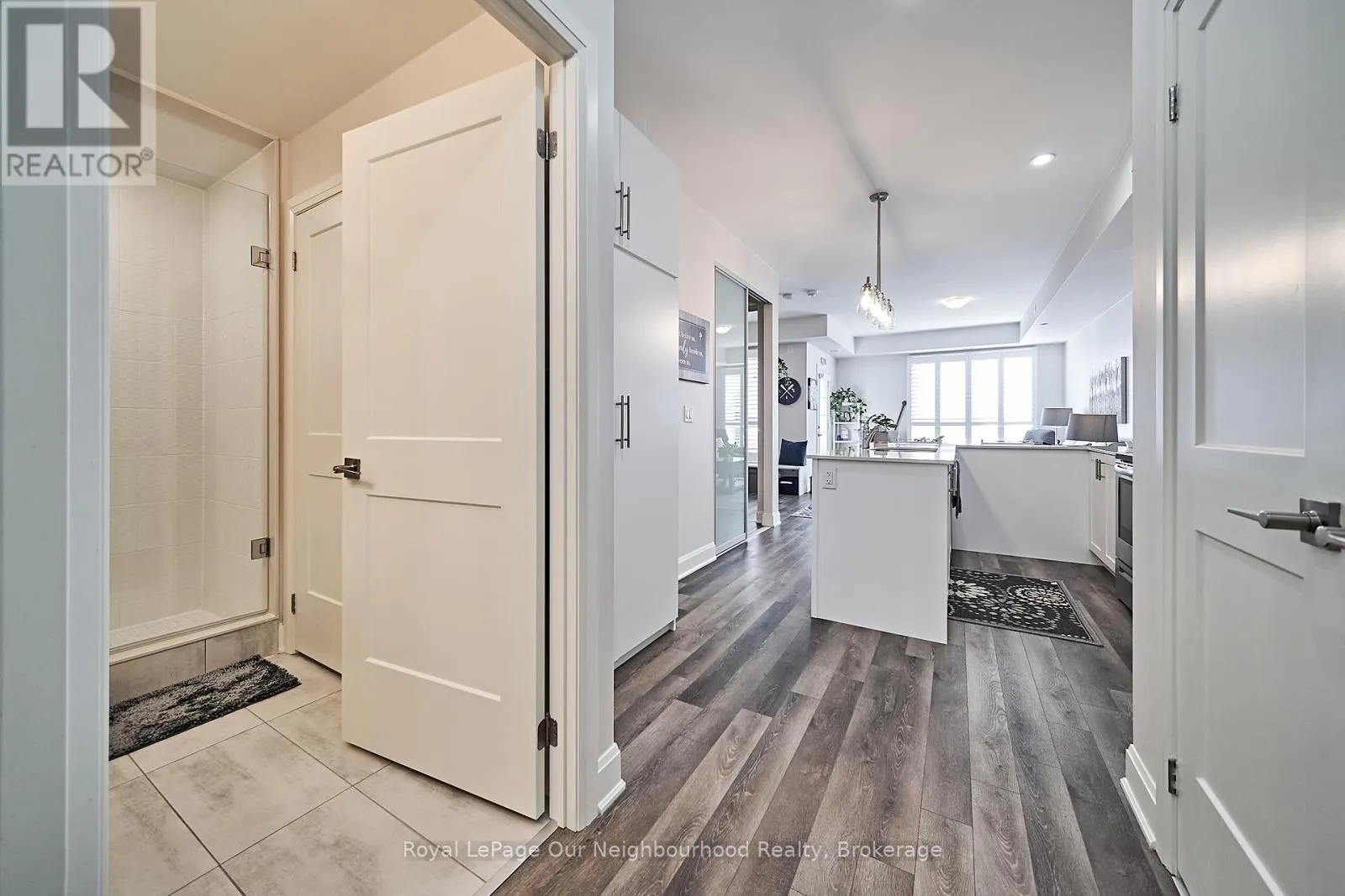 218 - 50 LAKEBREEZE DRIVE, #218