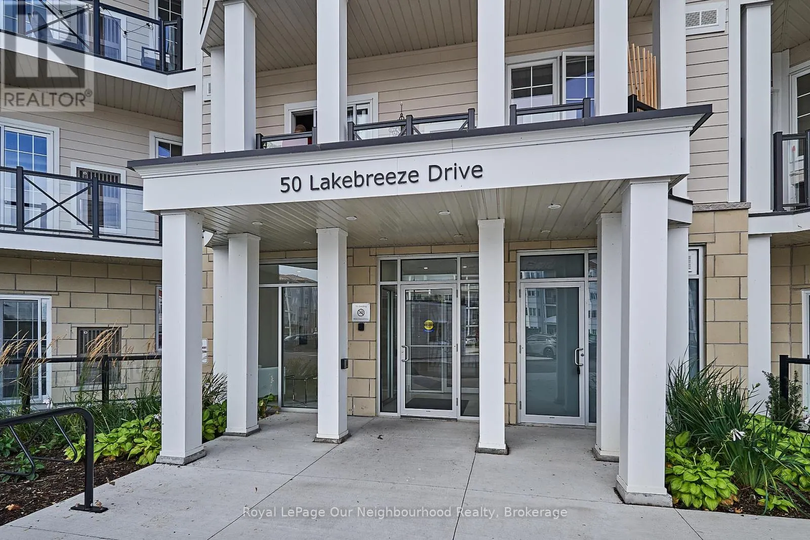 218 - 50 LAKEBREEZE DRIVE, #218