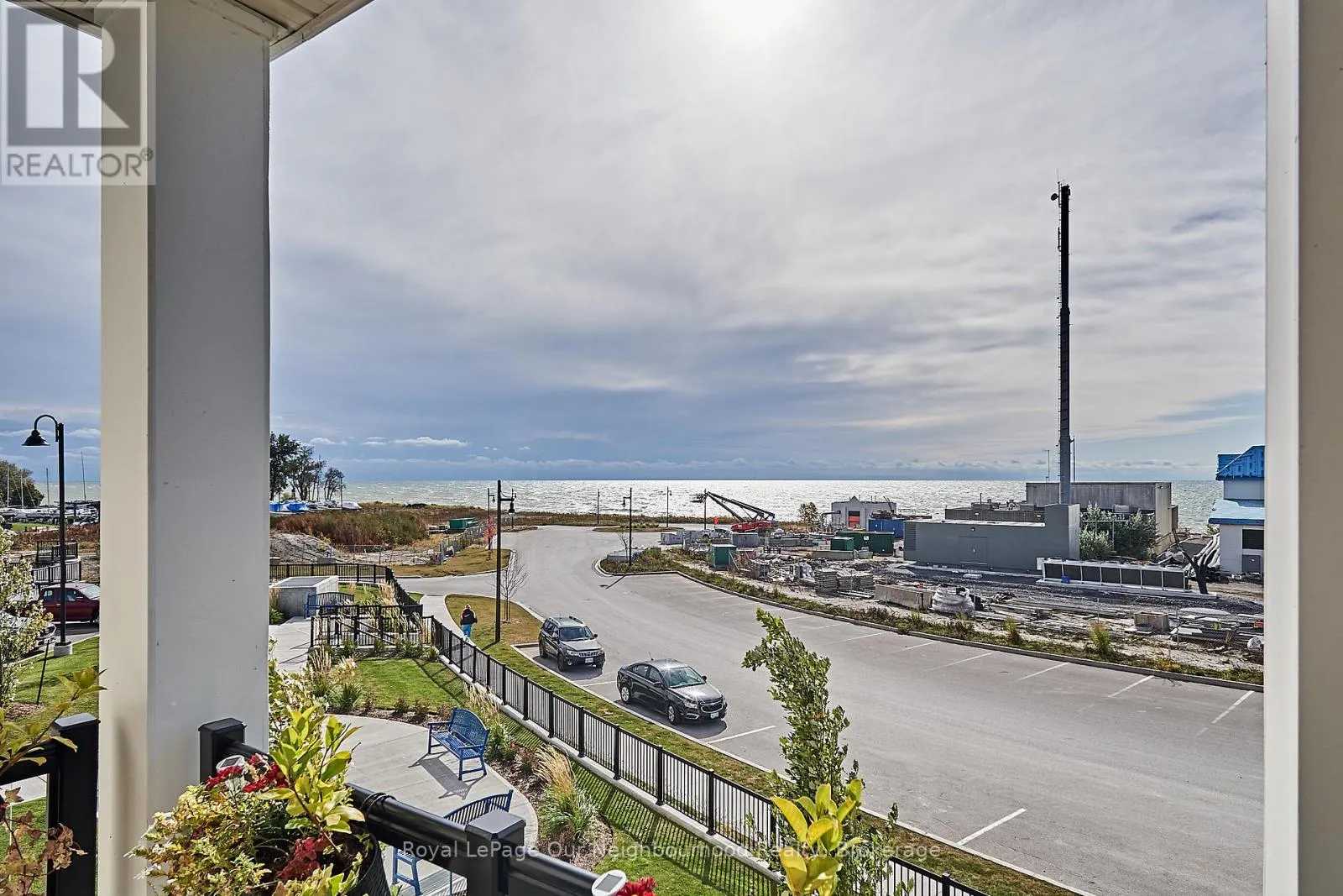 218 - 50 LAKEBREEZE DRIVE, #218