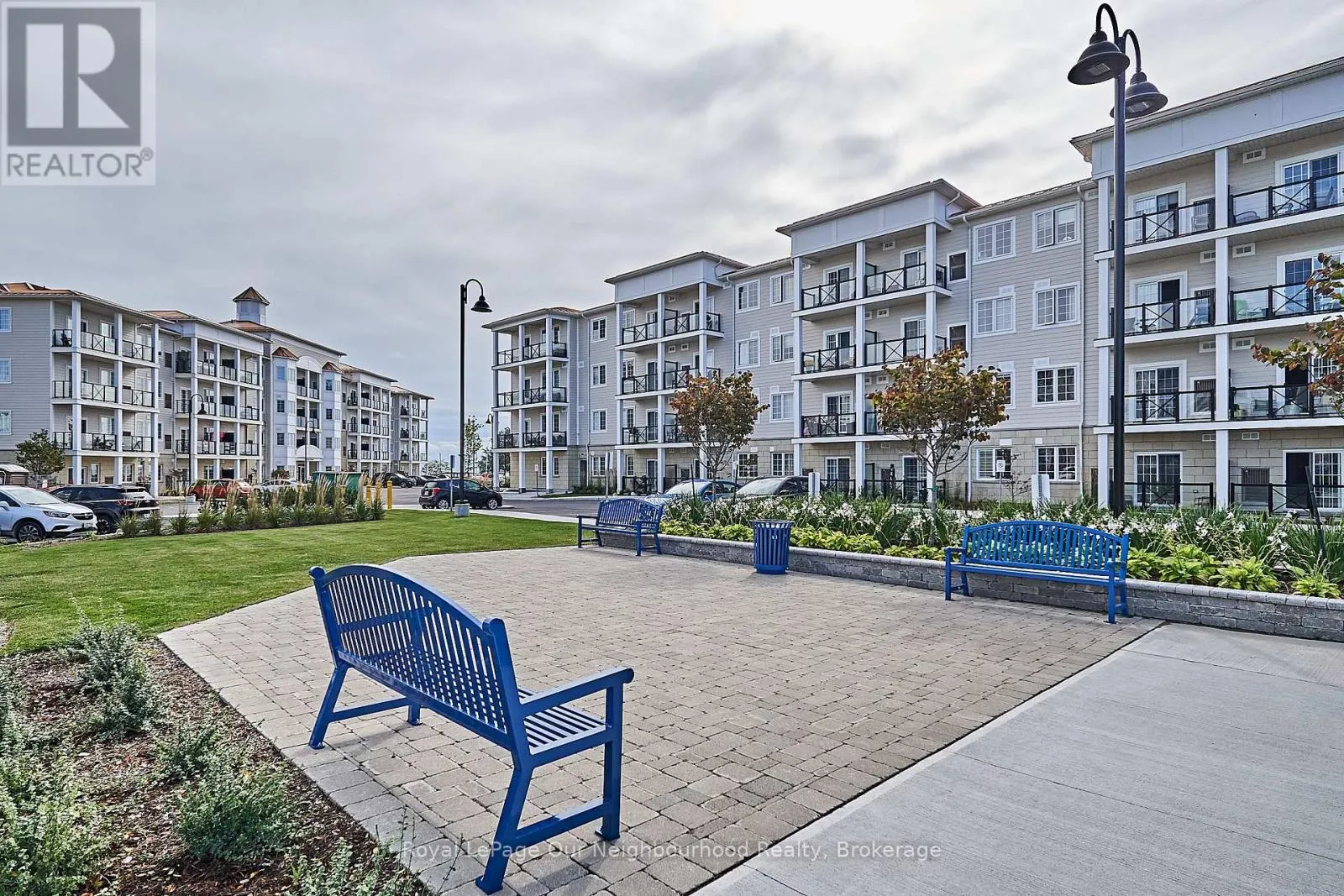 218 - 50 LAKEBREEZE DRIVE, #218