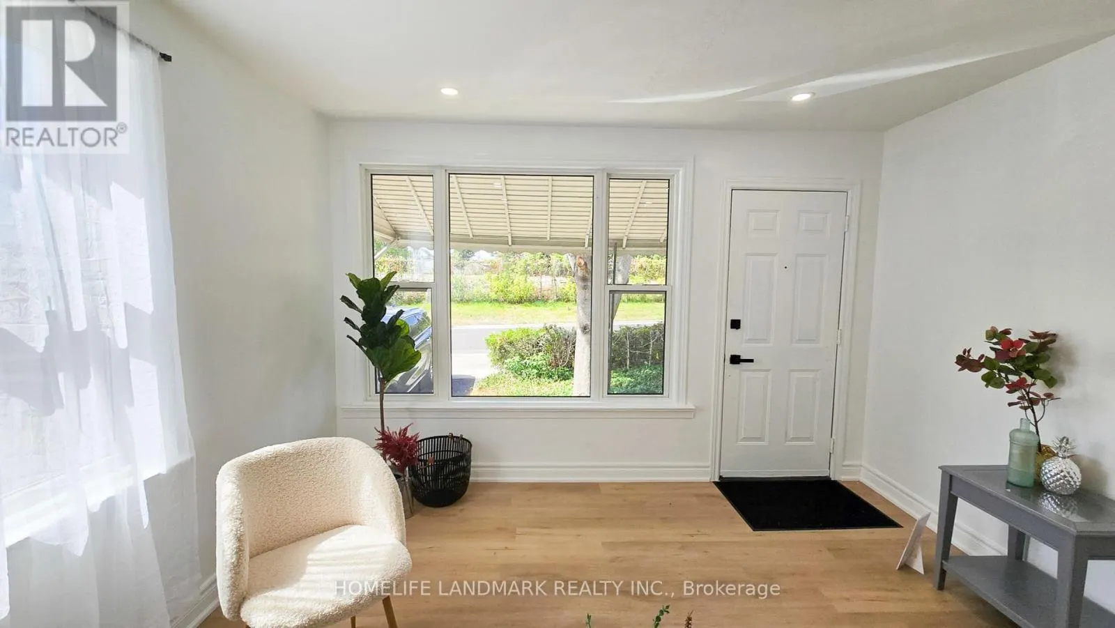 357 OSHAWA BOULEVARD N