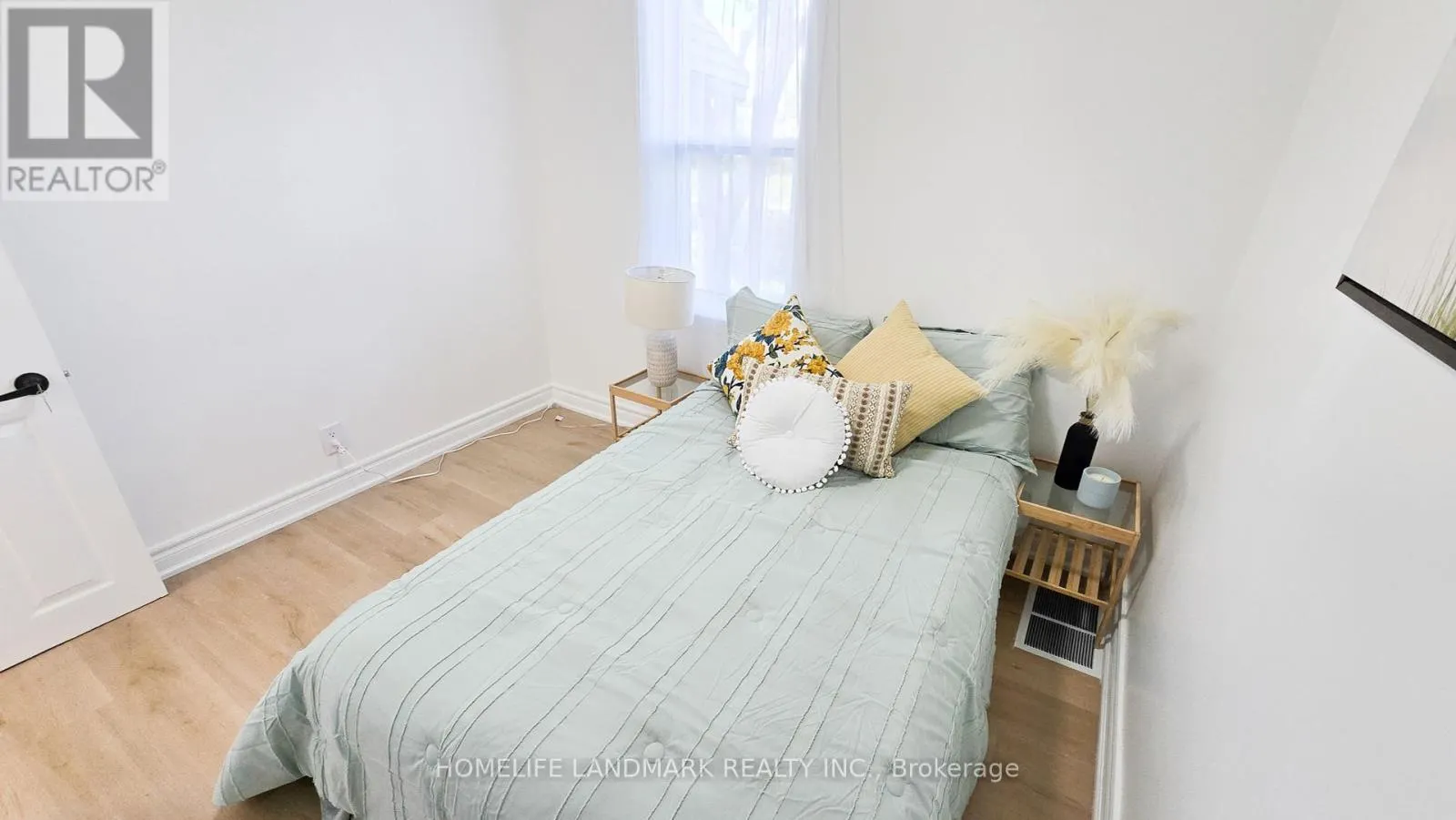357 OSHAWA BOULEVARD N