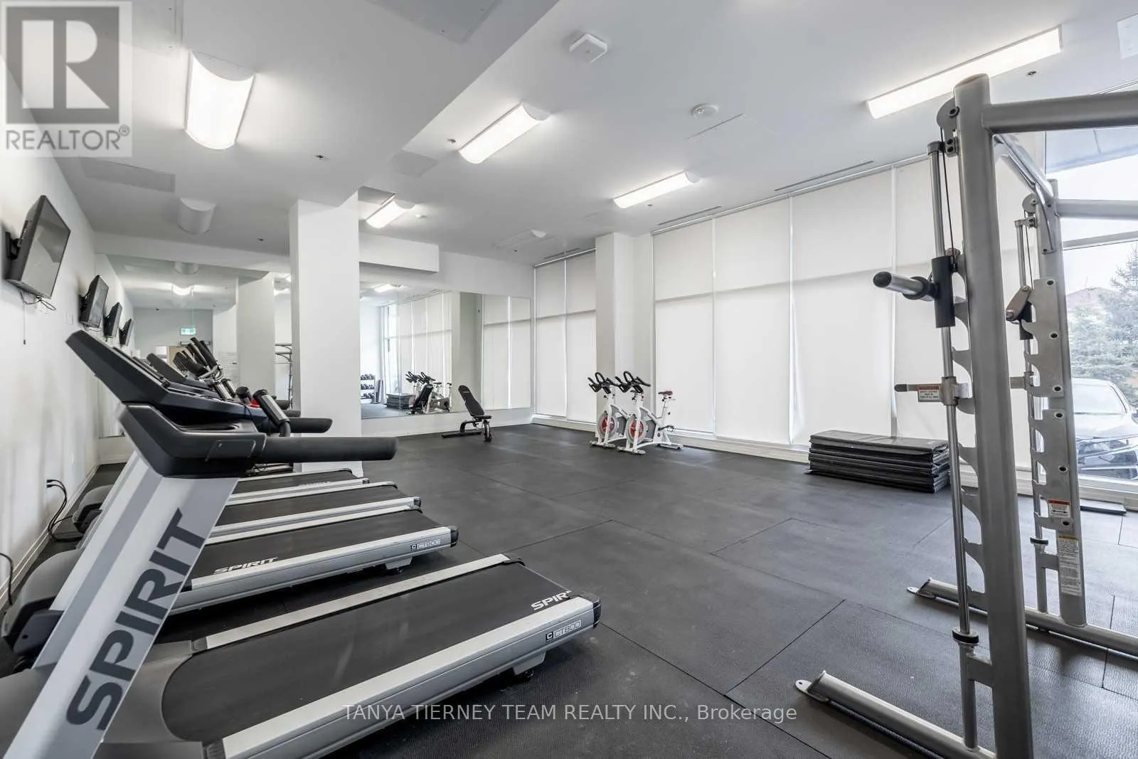 535 - 1900 SIMCOE STREET N