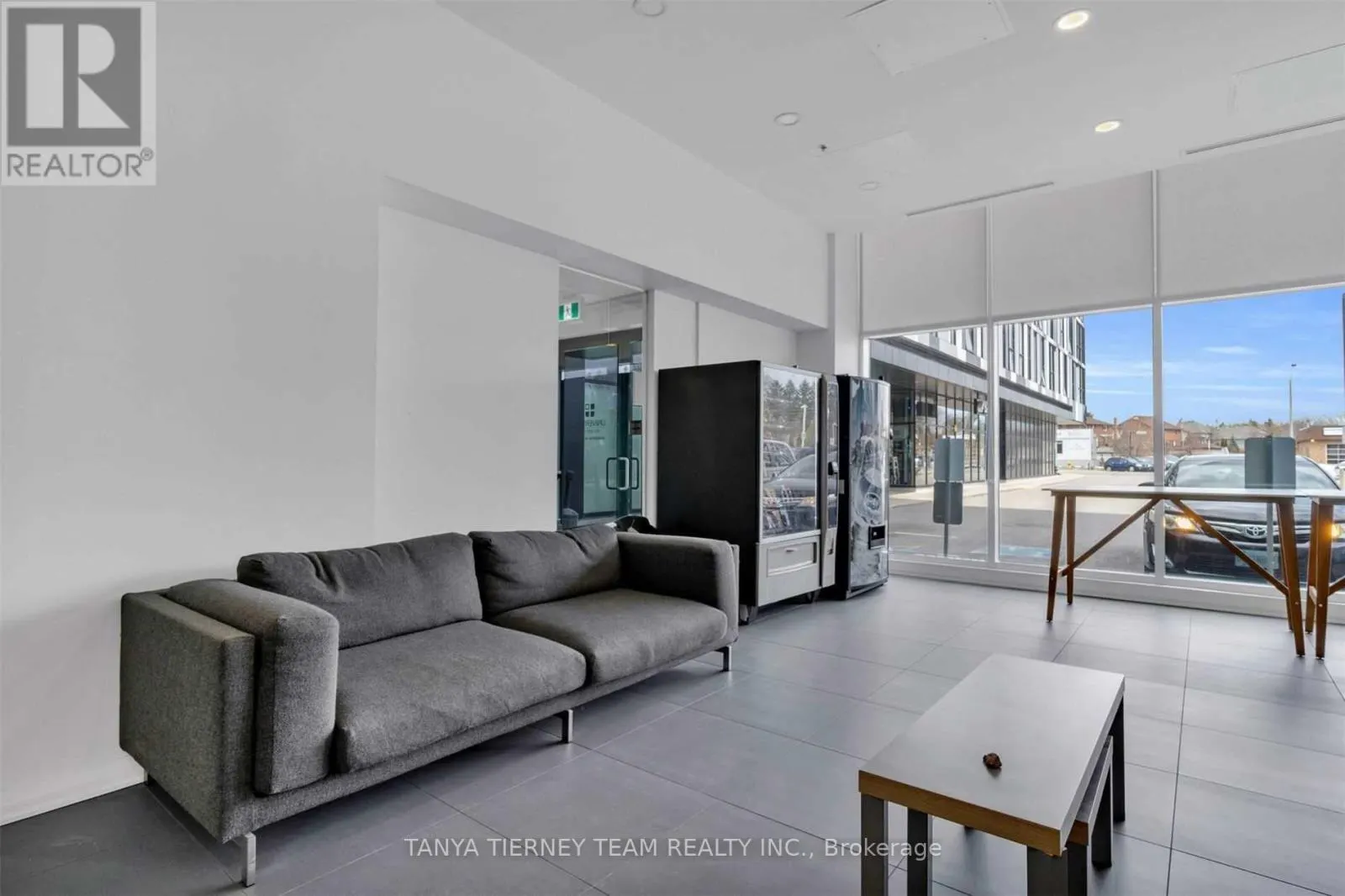 535 - 1900 SIMCOE STREET N