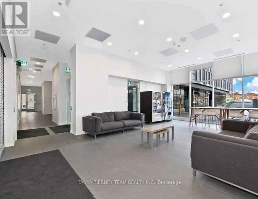 535 - 1900 SIMCOE STREET N