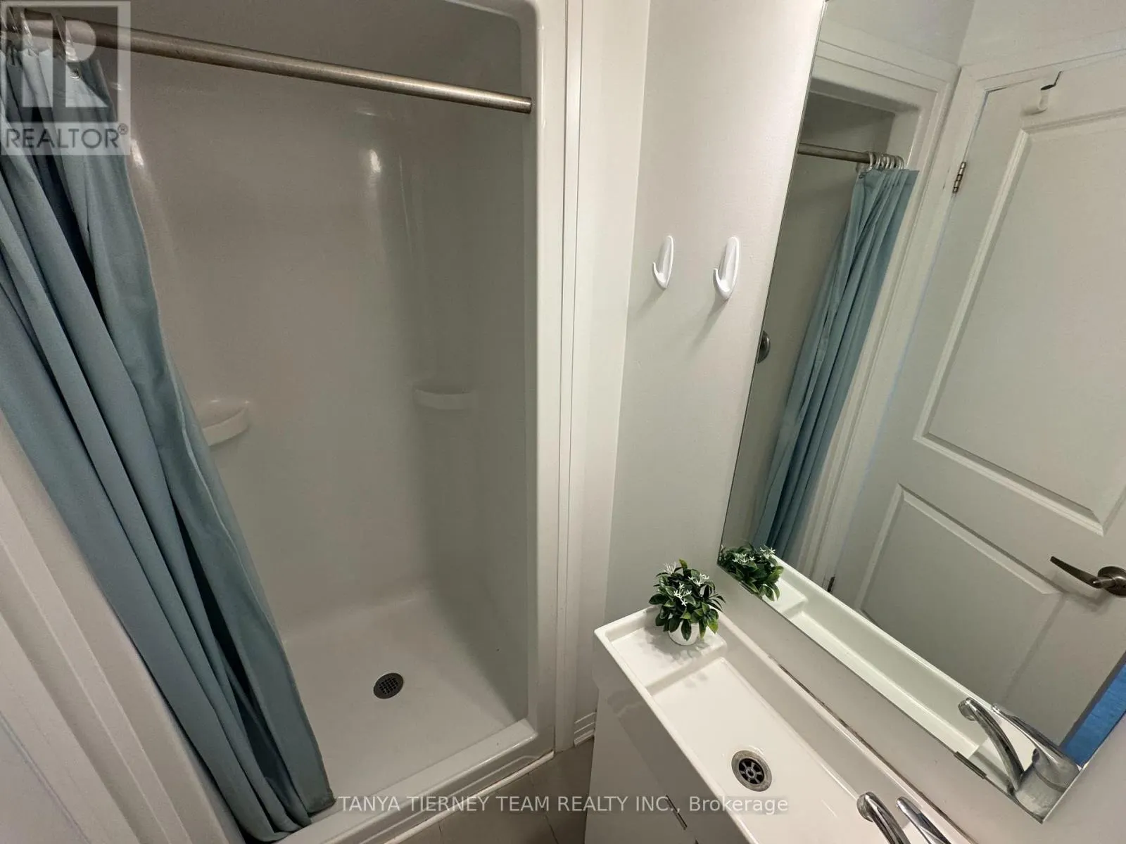 535 - 1900 SIMCOE STREET N
