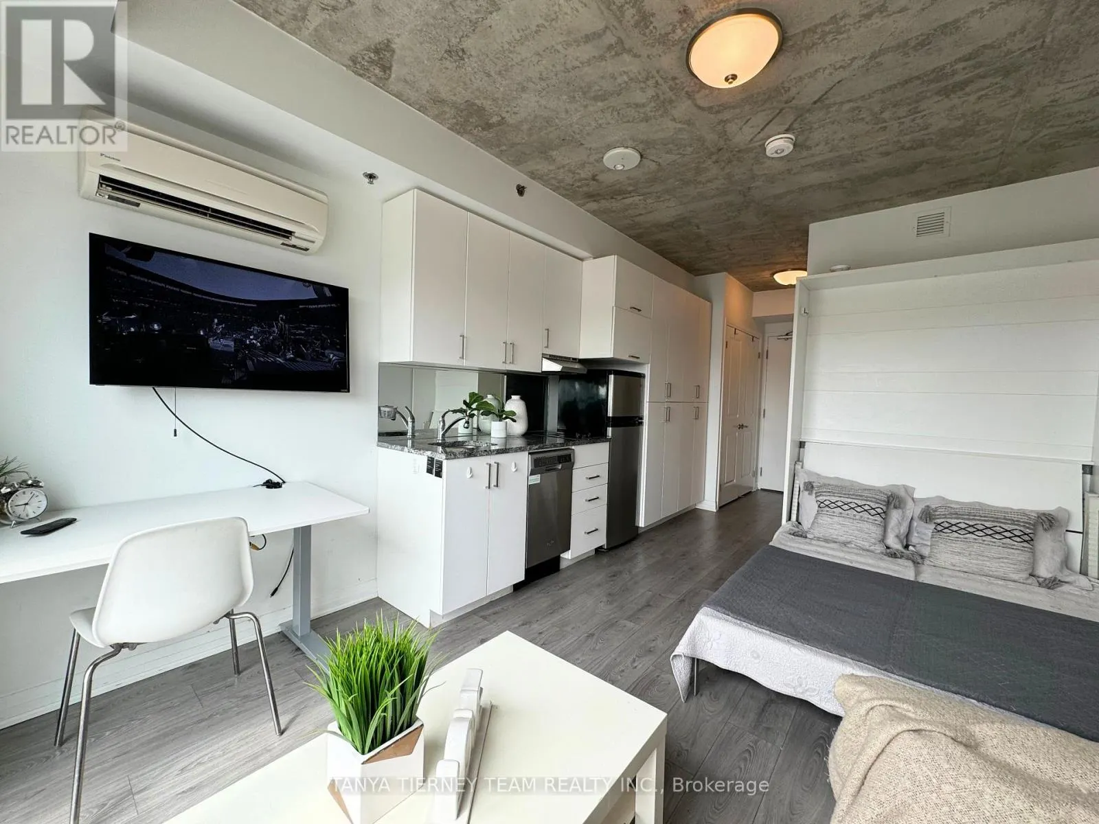 535 - 1900 SIMCOE STREET N