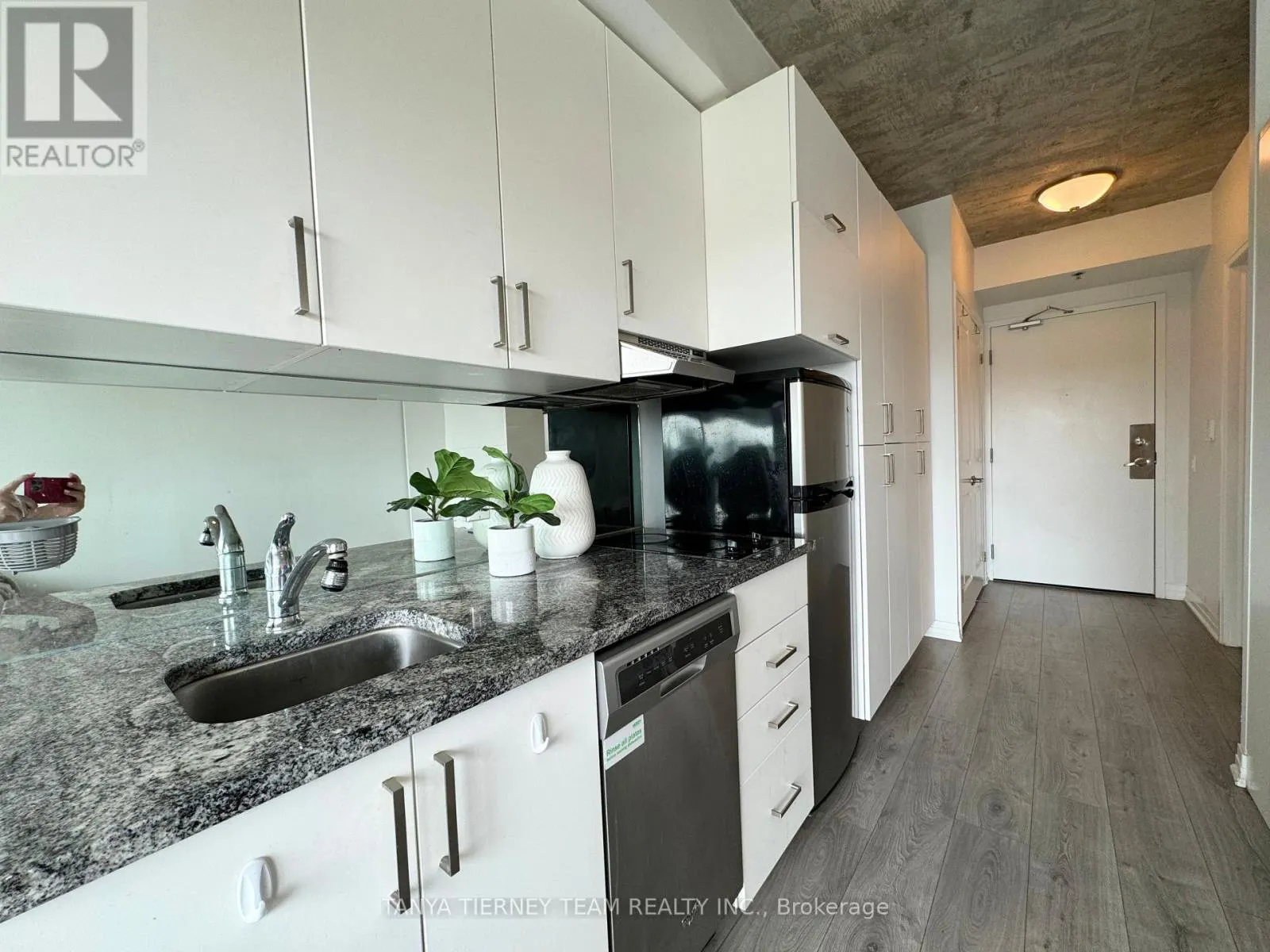 535 - 1900 SIMCOE STREET N