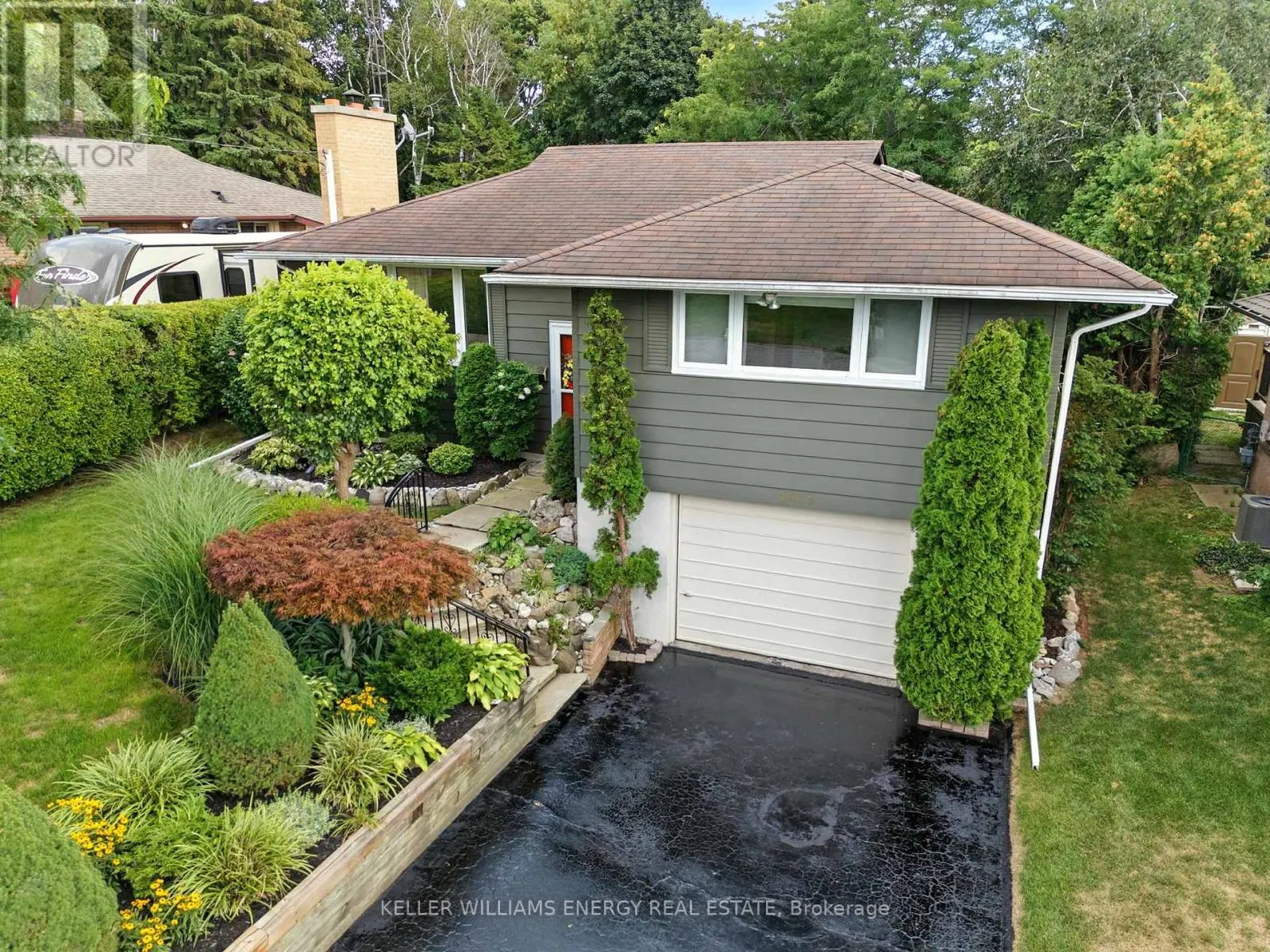 1033 NEWBURY AVENUE