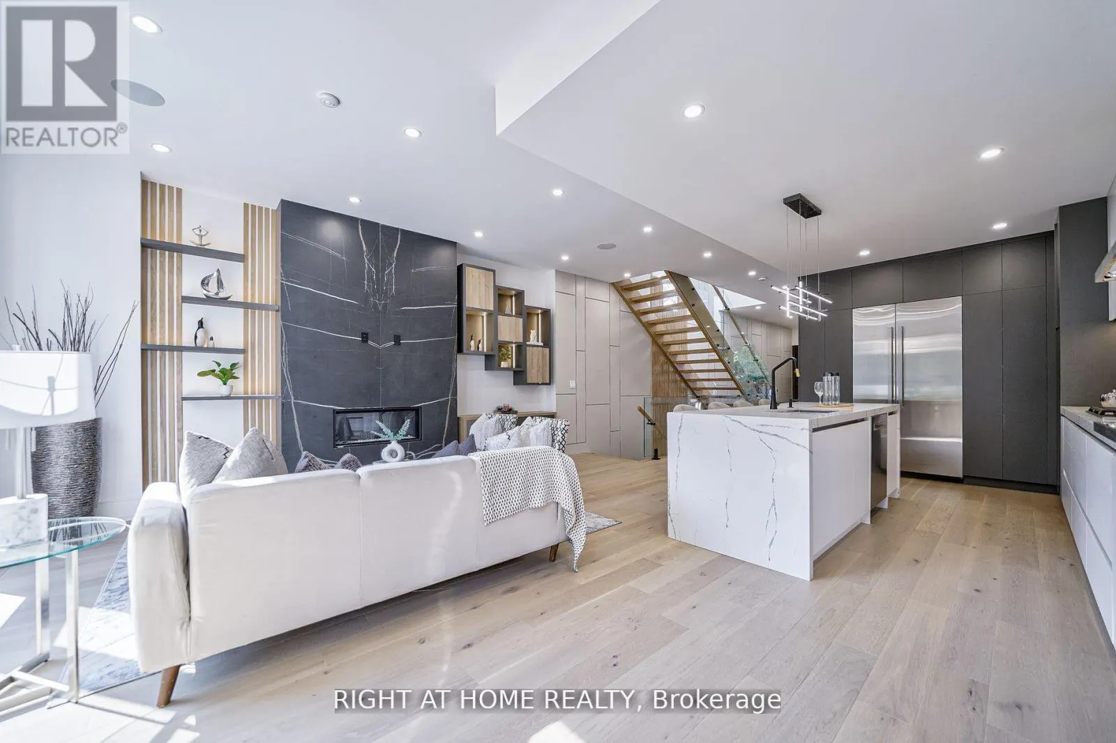 333 WOODMOUNT AVENUE