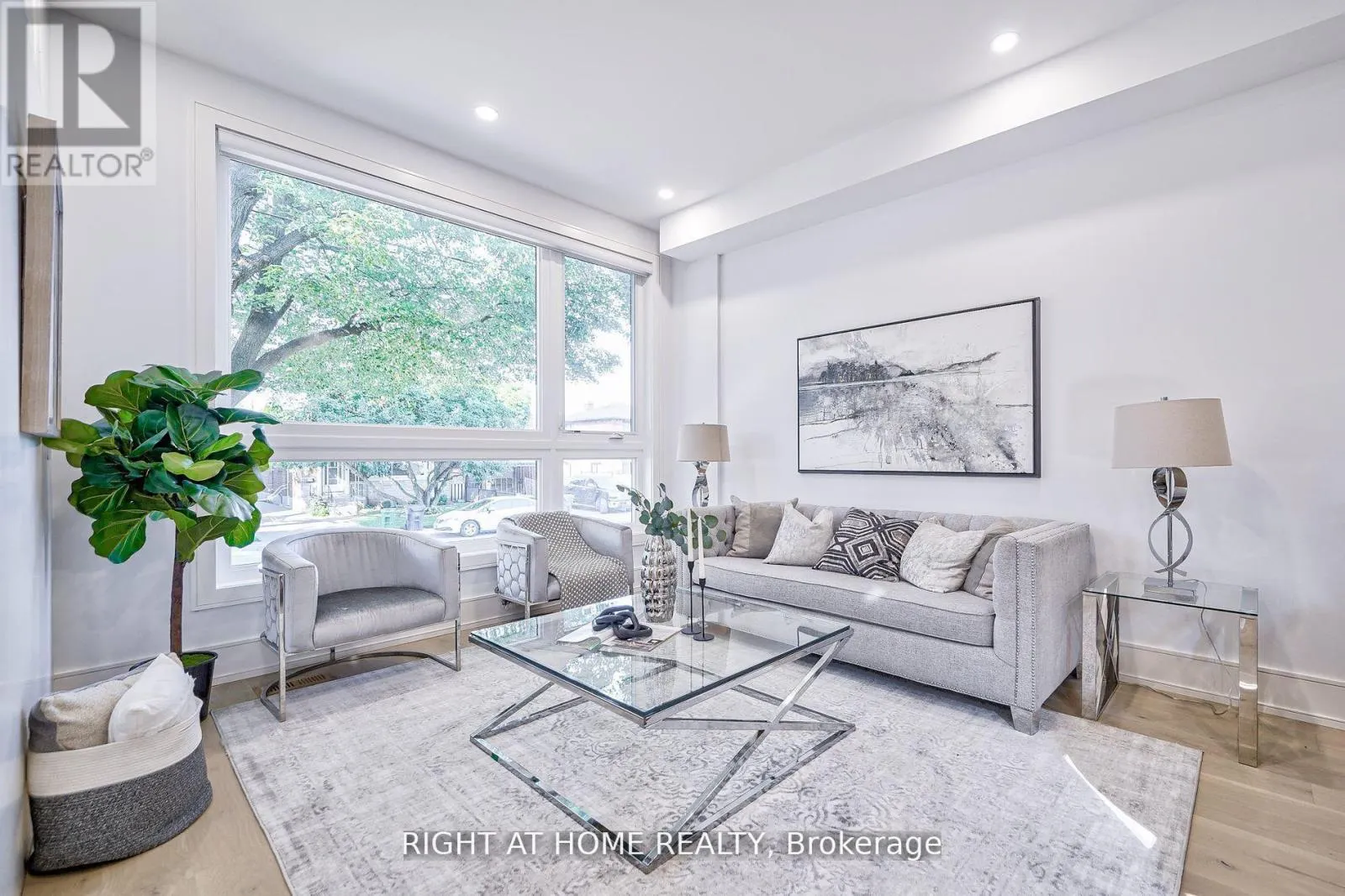 333 WOODMOUNT AVENUE