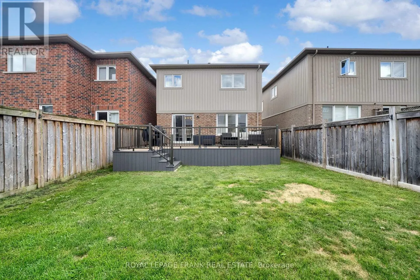 11 GORDON COWLING STREET