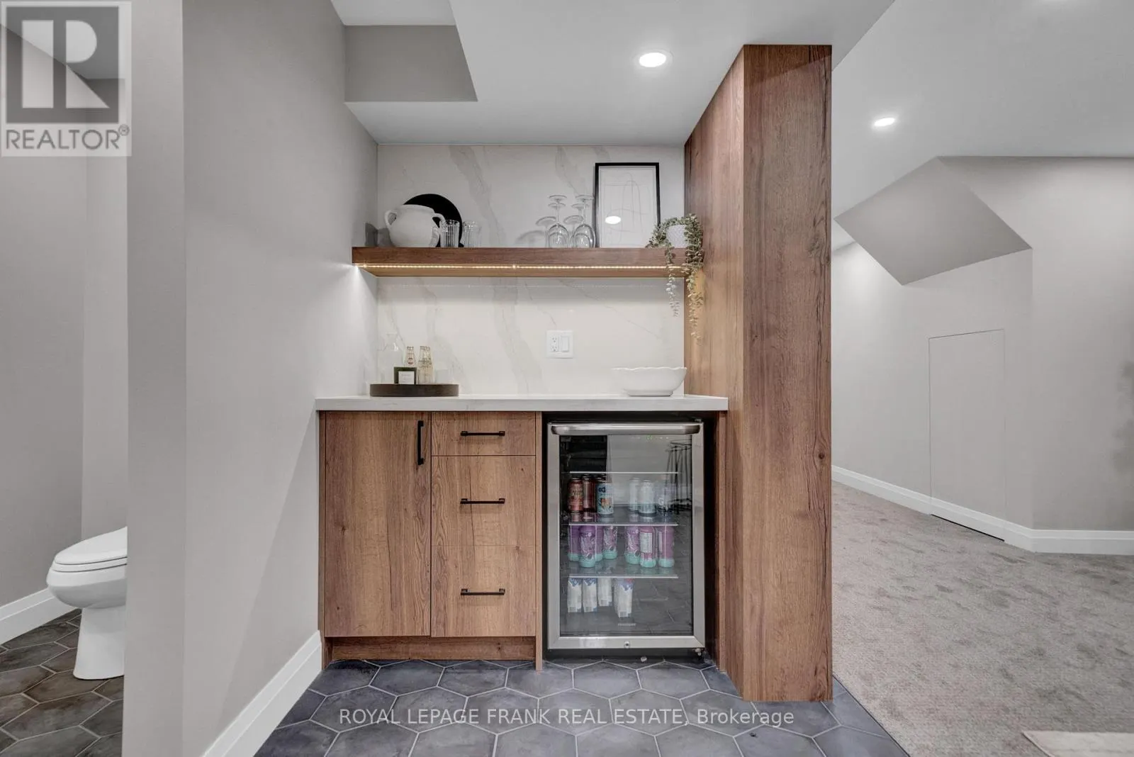 11 GORDON COWLING STREET
