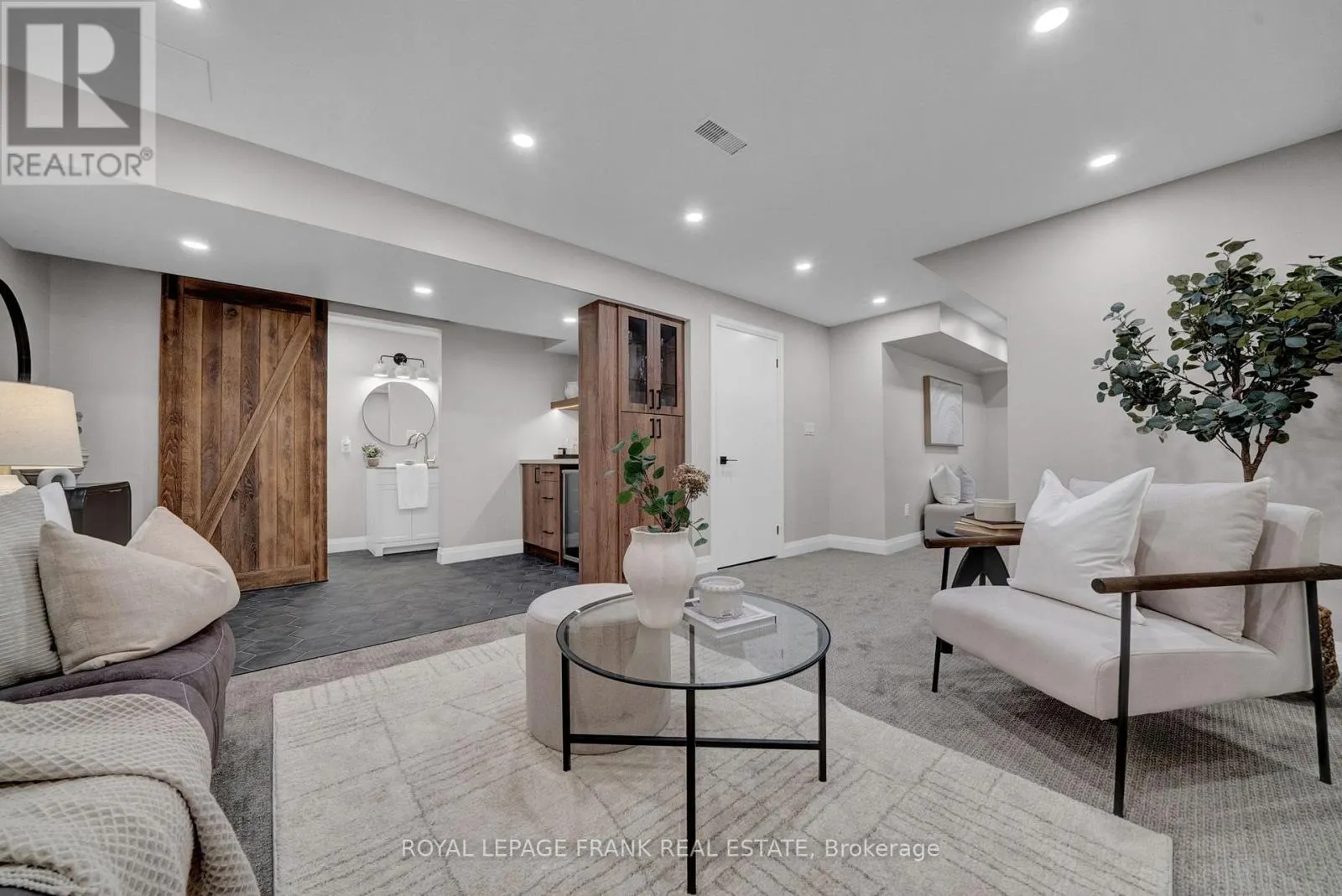 11 GORDON COWLING STREET