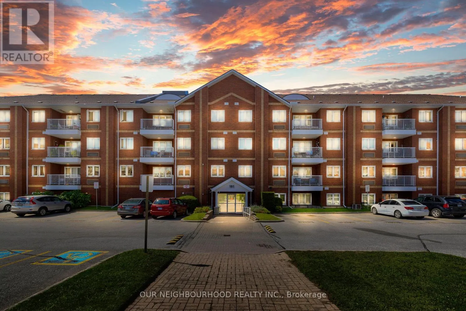 210 - 191 LAKE DRIVEWAY DRIVE W, #210