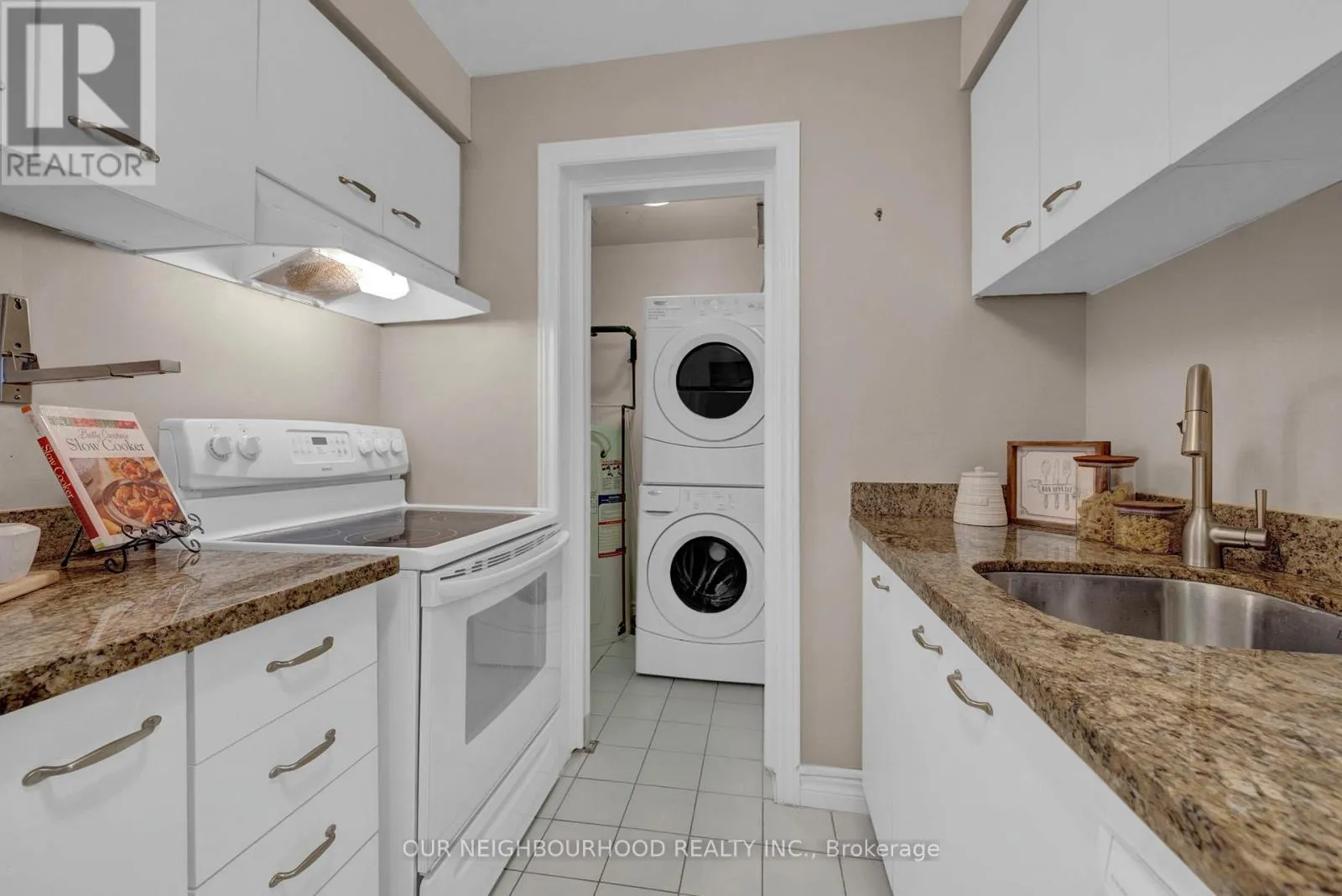 210 - 191 LAKE DRIVEWAY DRIVE W, #210