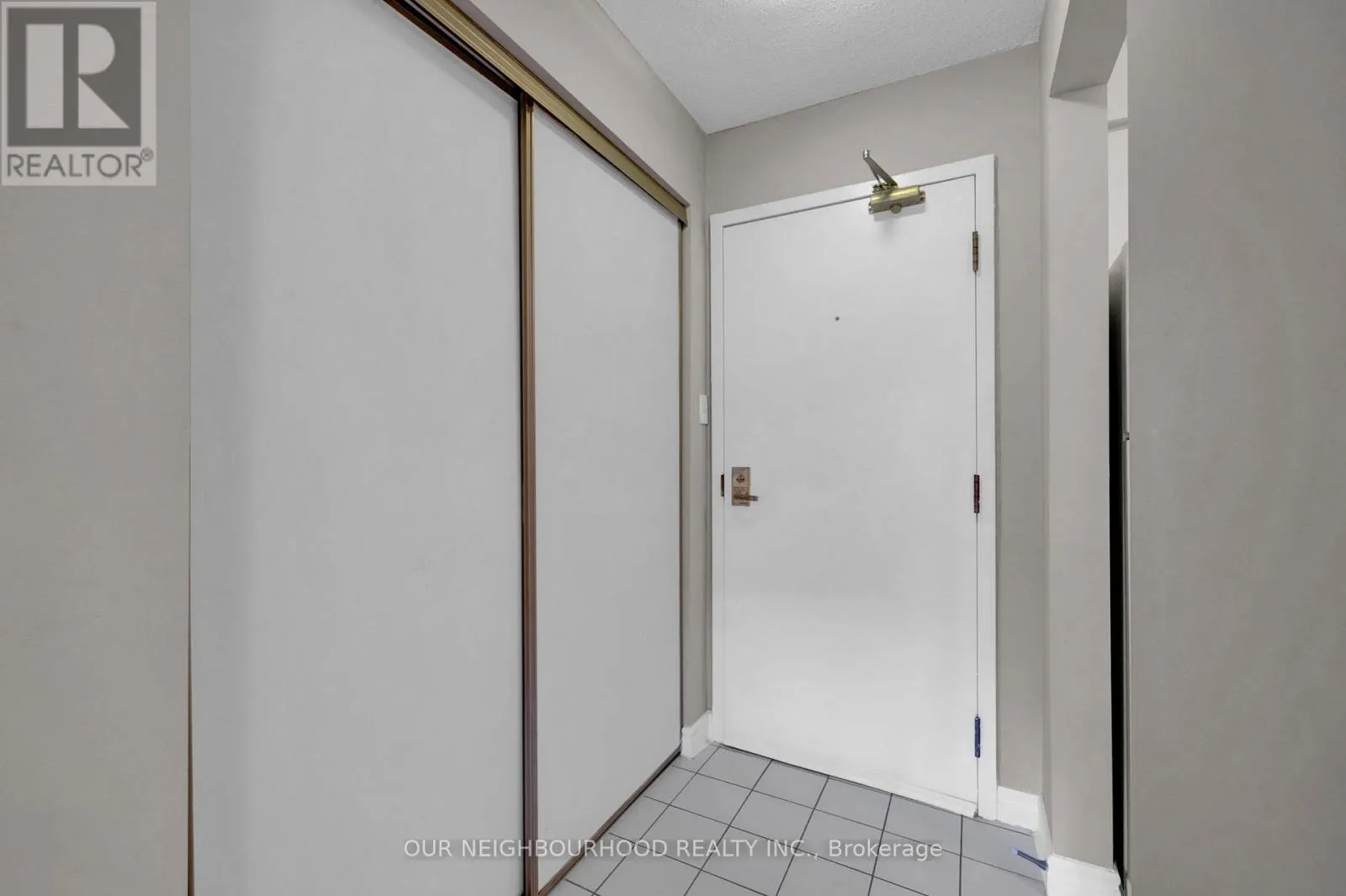 210 - 191 LAKE DRIVEWAY DRIVE W, #210