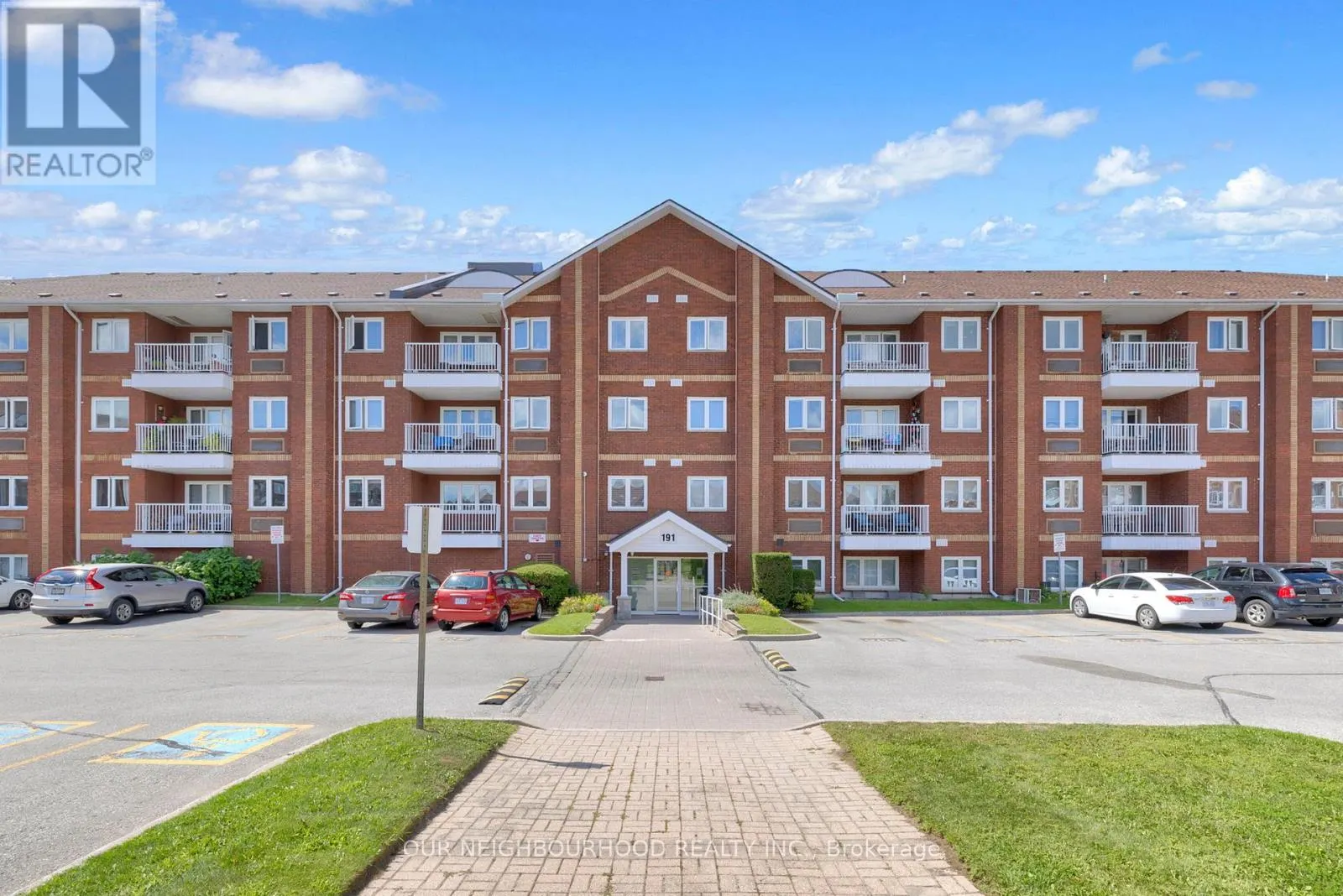 210 - 191 LAKE DRIVEWAY DRIVE W, #210