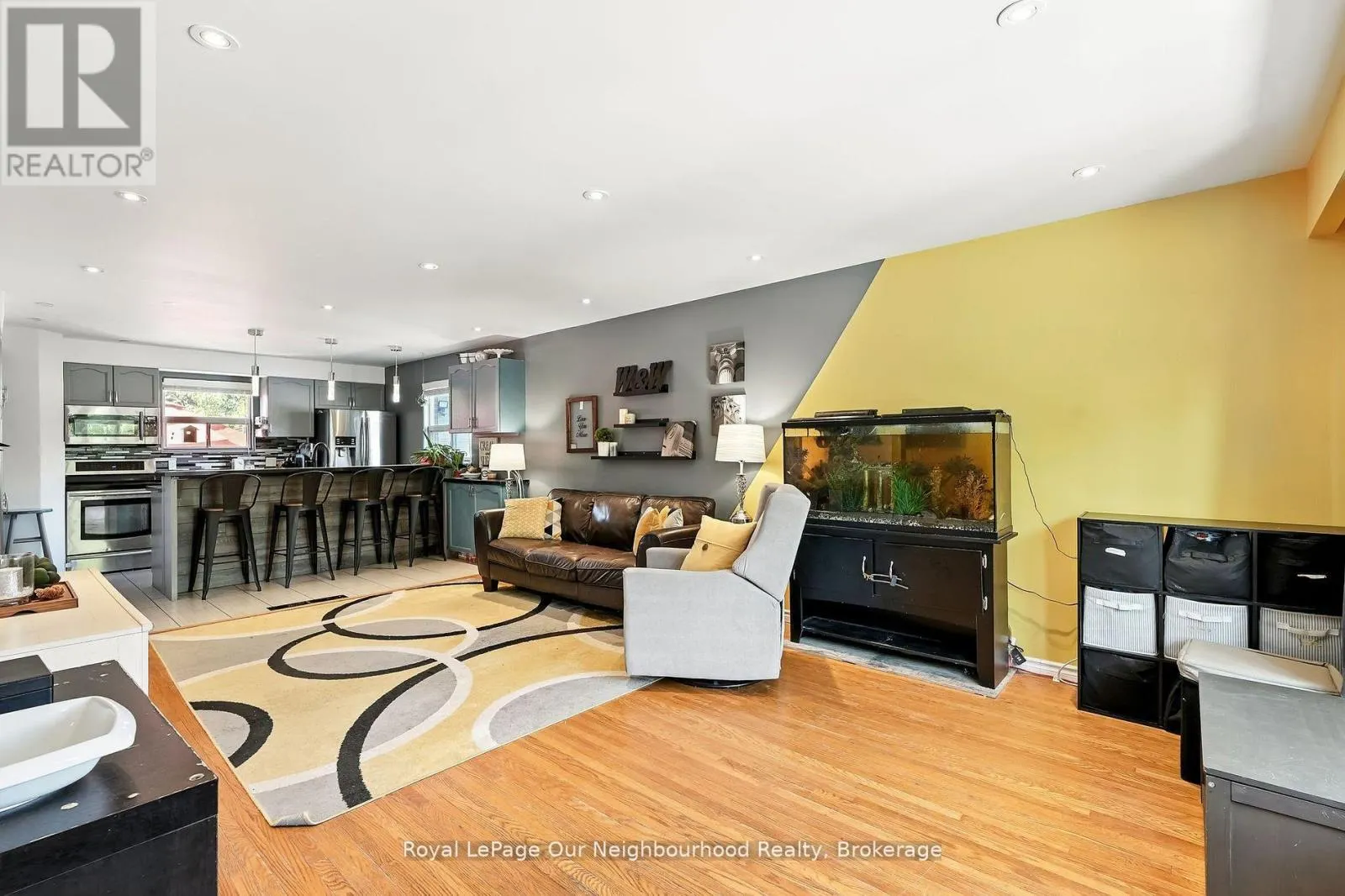 1156 VALLEY COURT