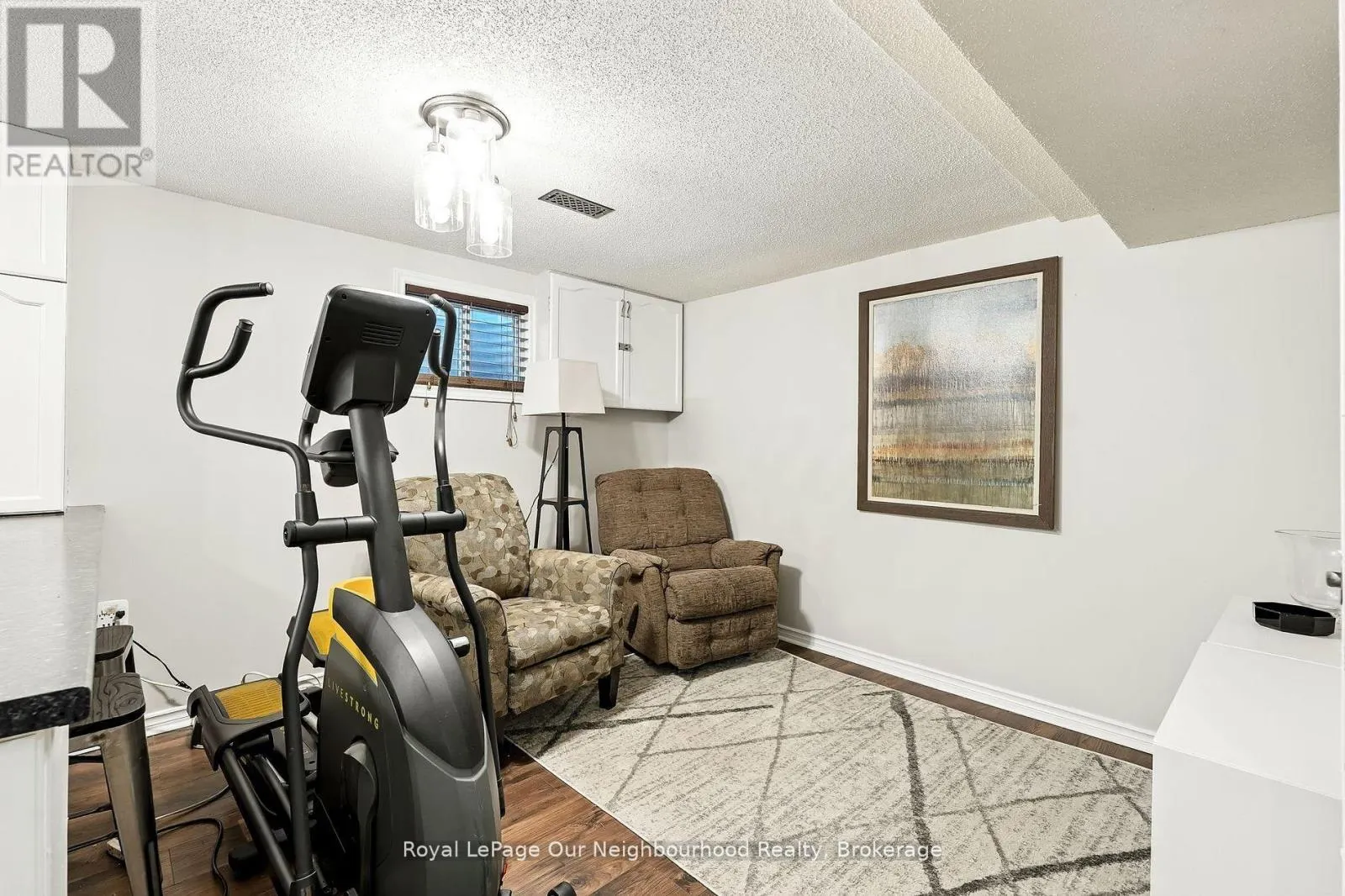 1156 VALLEY COURT